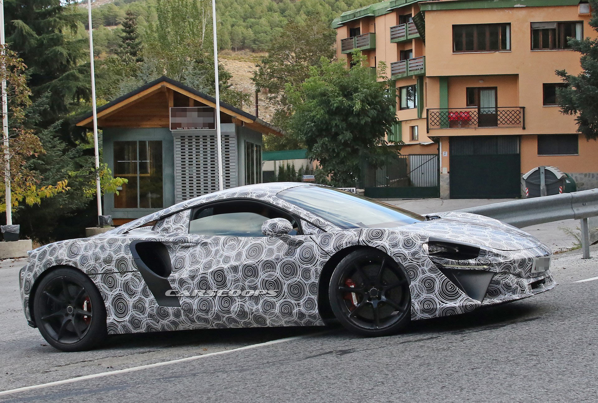 Next-Gen McLaren Hybrid Supercar Getting 600+ HP PHEV V6