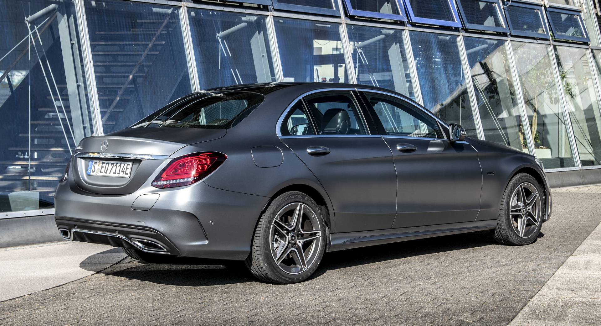 https://www.carscoops.com/wp-content/uploads/2020/10/mercedes-c-class-w205-4-reasons-not-to-buy-13.jpg