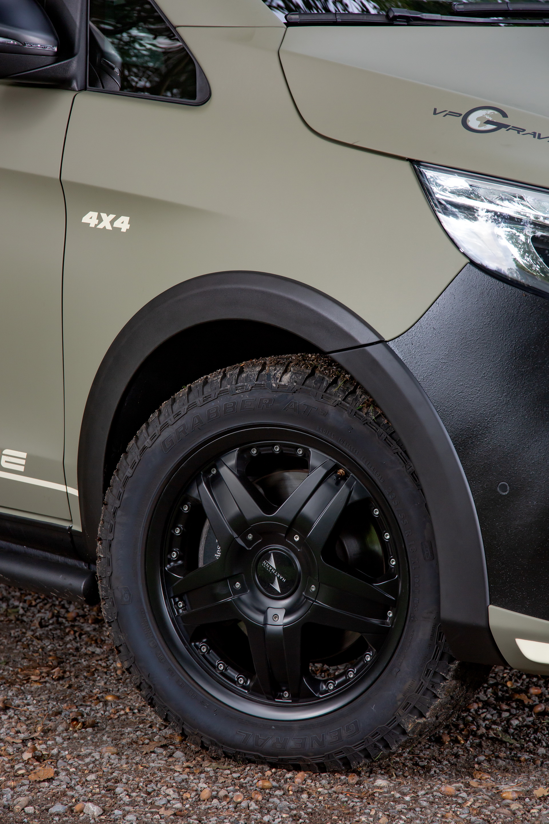 Hartmann’s Mercedes-Bens V-Class GeoTrek Was Made For Social (And Urban) Distancing