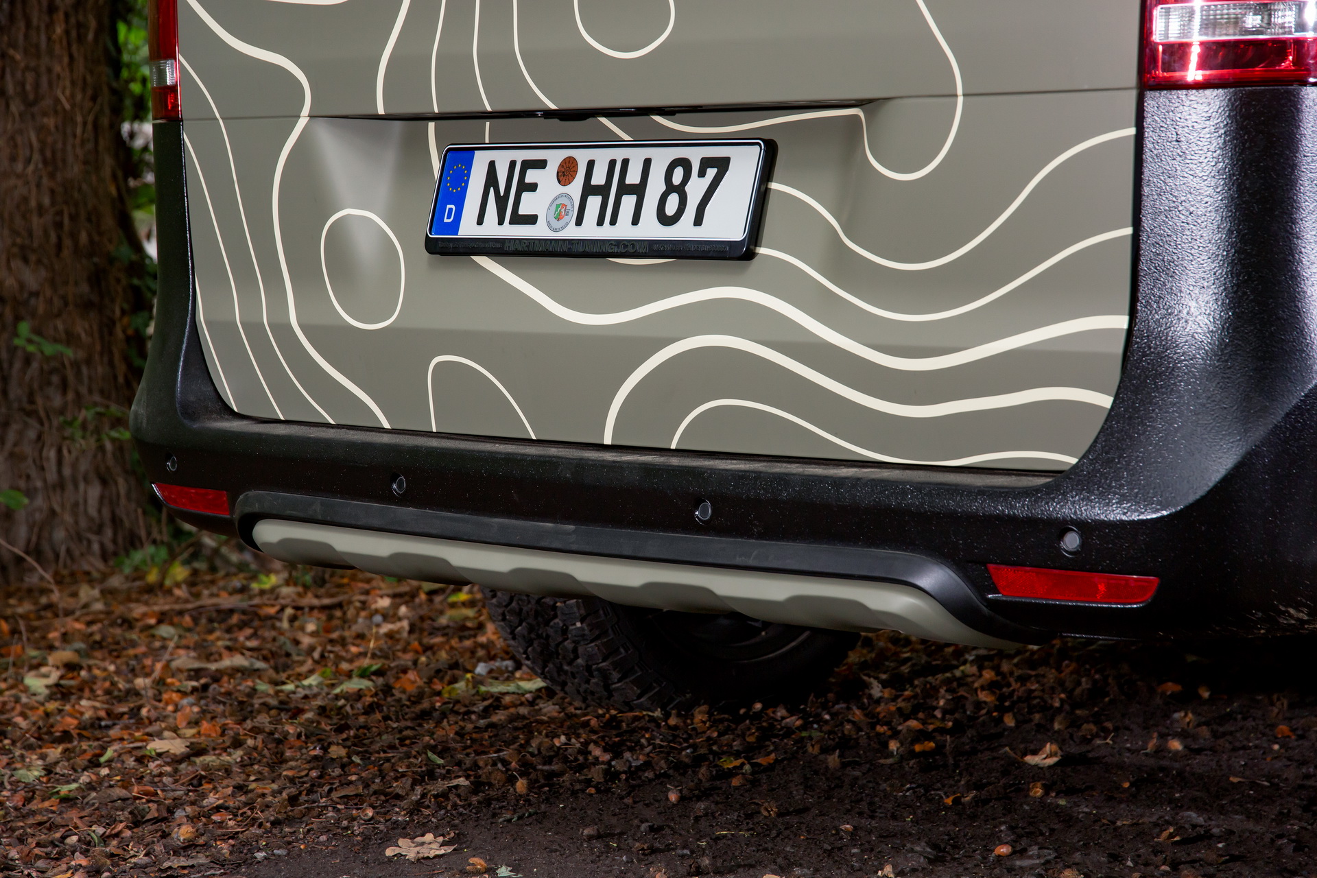 Hartmann’s Mercedes-Bens V-Class GeoTrek Was Made For Social (And Urban) Distancing