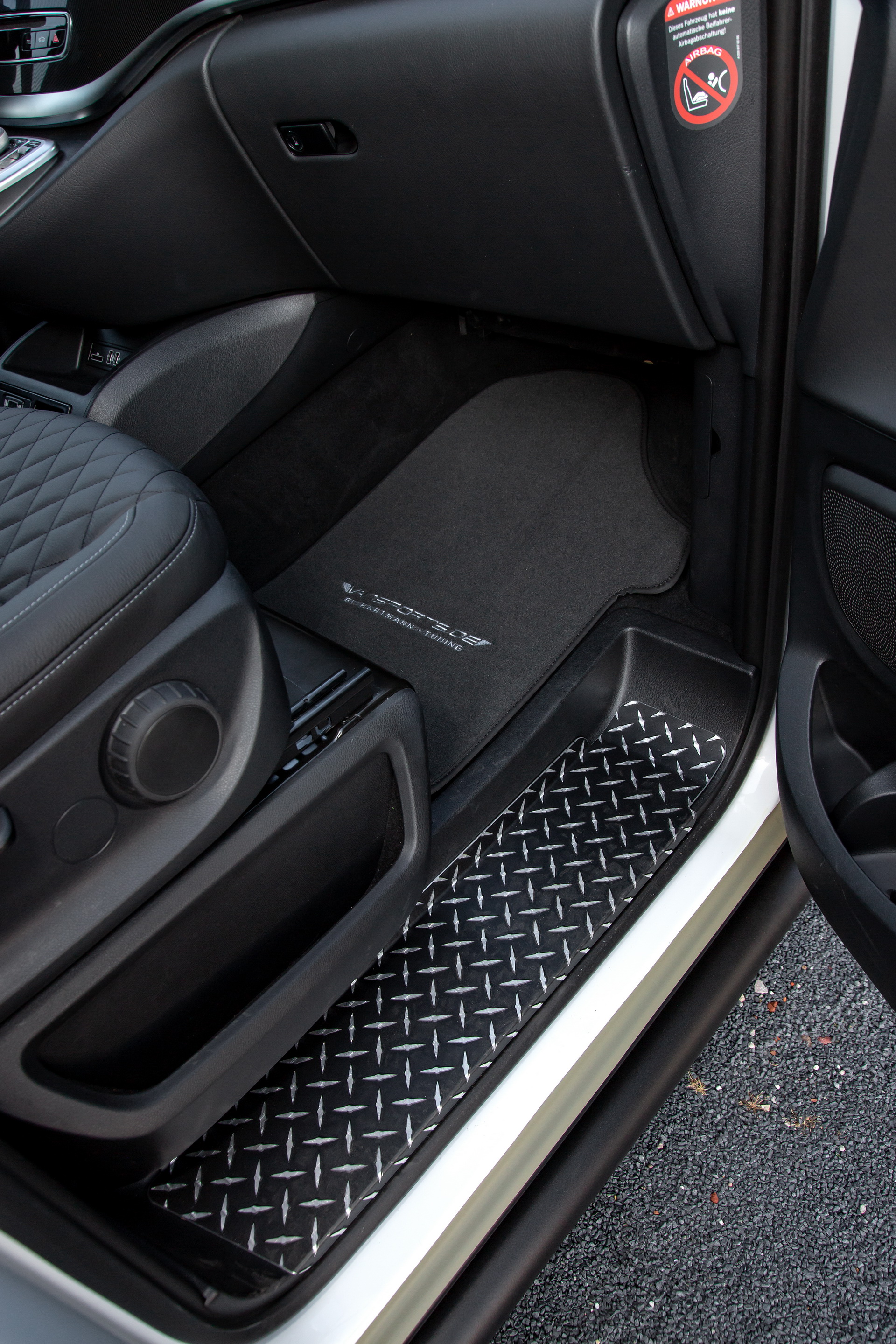 Hartmann’s Mercedes-Bens V-Class GeoTrek Was Made For Social (And Urban) Distancing