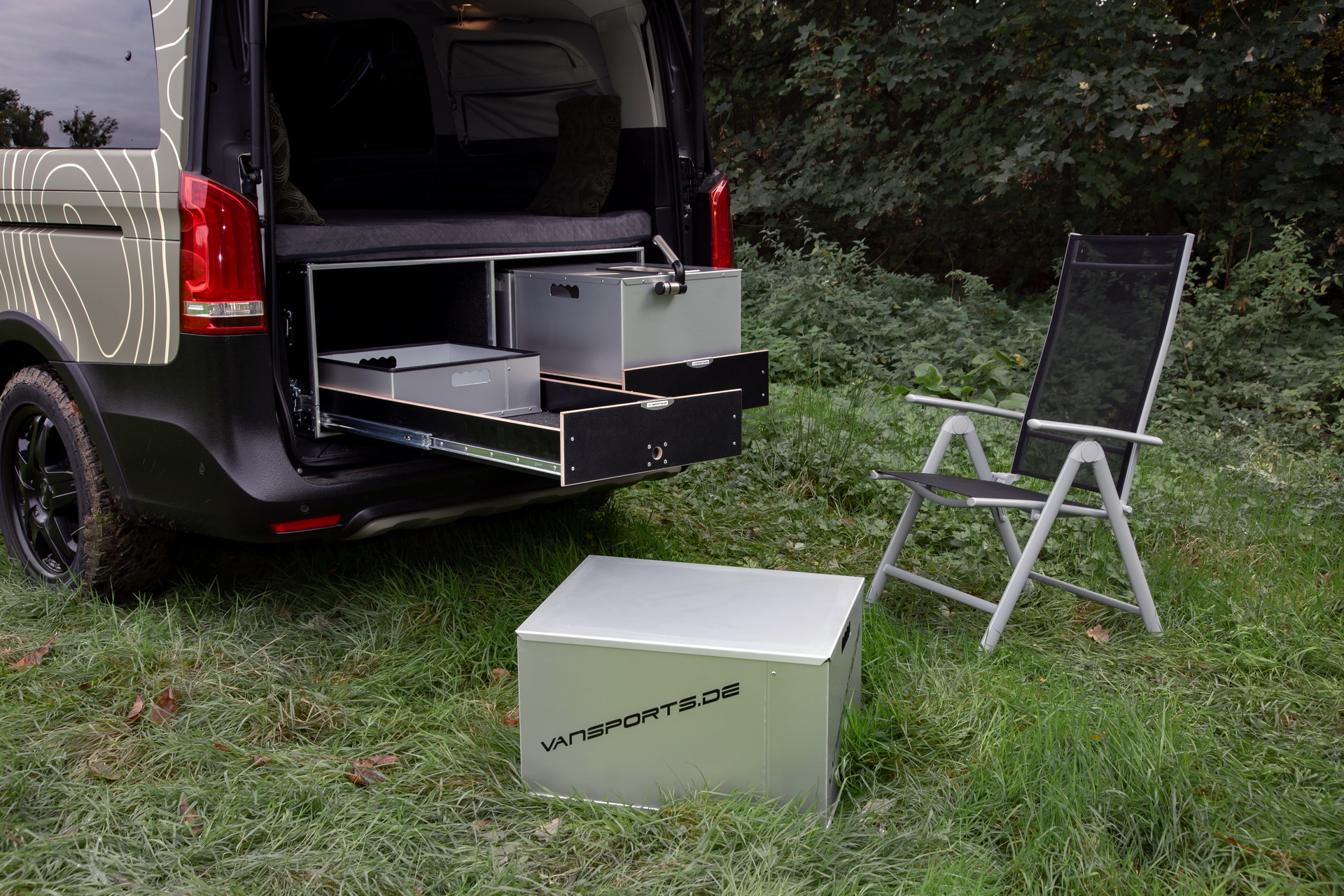 Hartmann’s Mercedes-Bens V-Class GeoTrek Was Made For Social (And Urban) Distancing