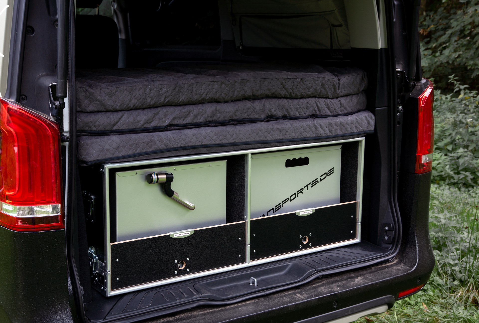 Hartmann’s Mercedes-Bens V-Class GeoTrek Was Made For Social (And Urban) Distancing