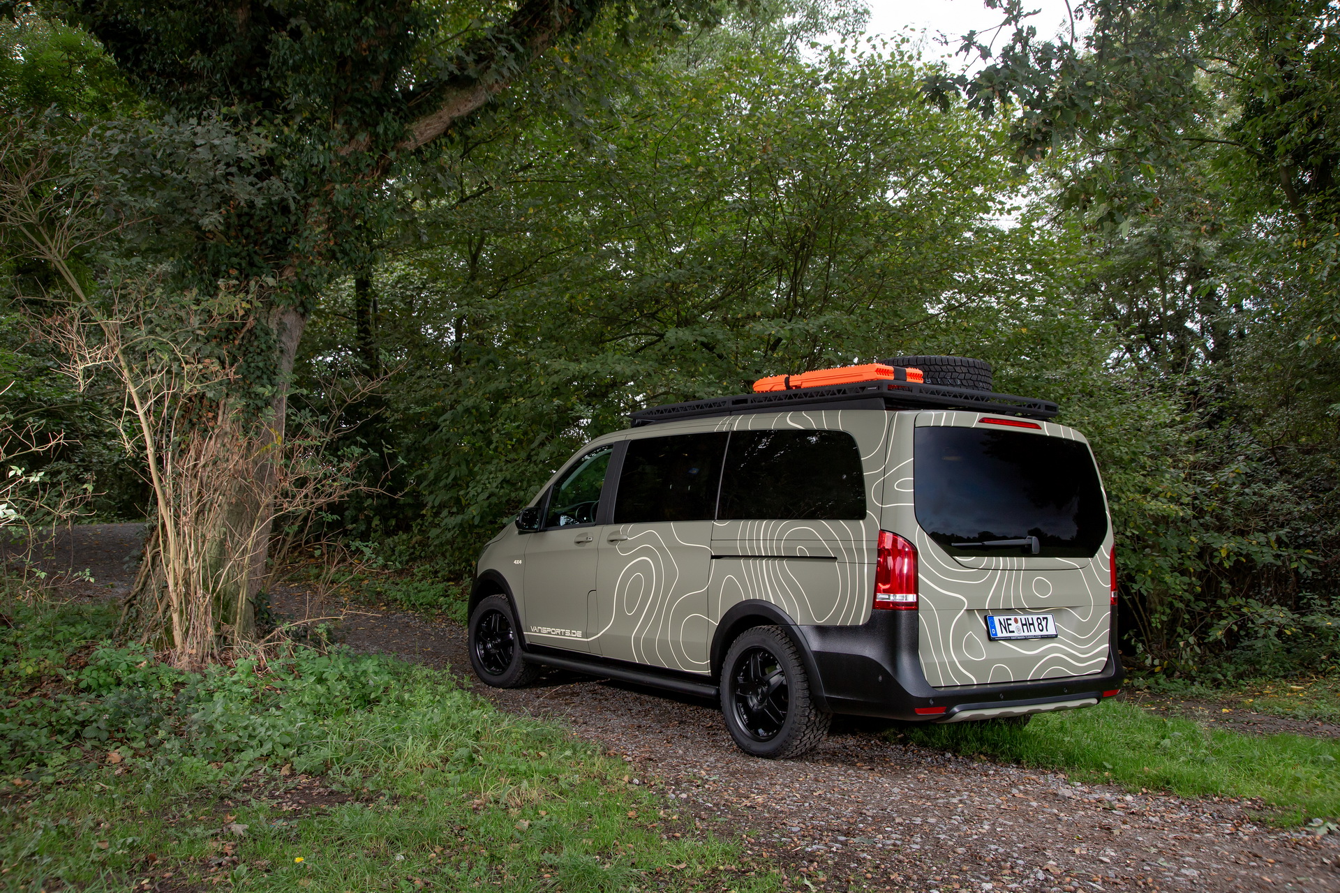 Hartmann’s Mercedes-Bens V-Class GeoTrek Was Made For Social (And Urban) Distancing