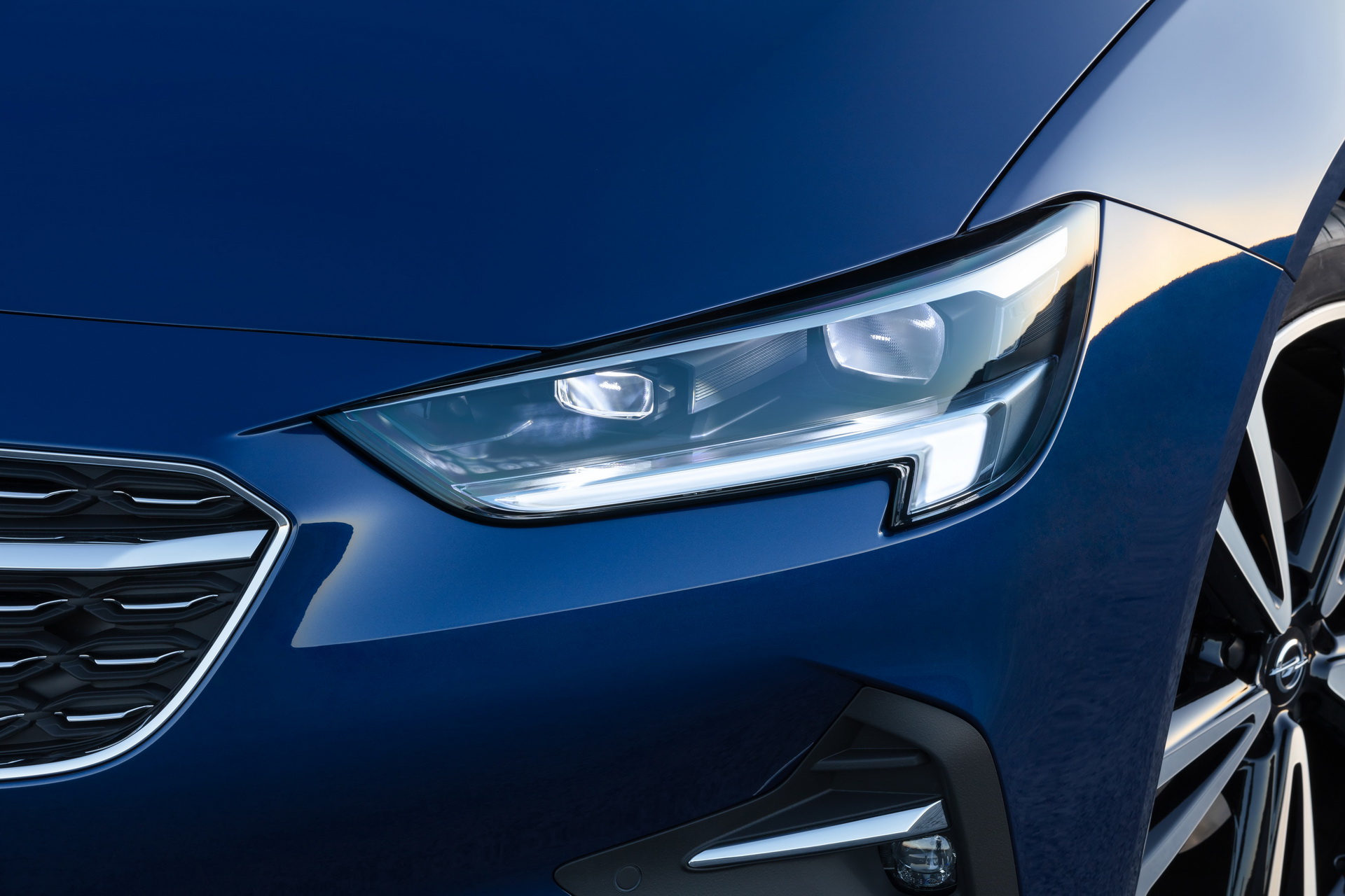 Opel Details Available Lighting Tech, Adaptive IntelliLux LED Matrix Units Stand Out