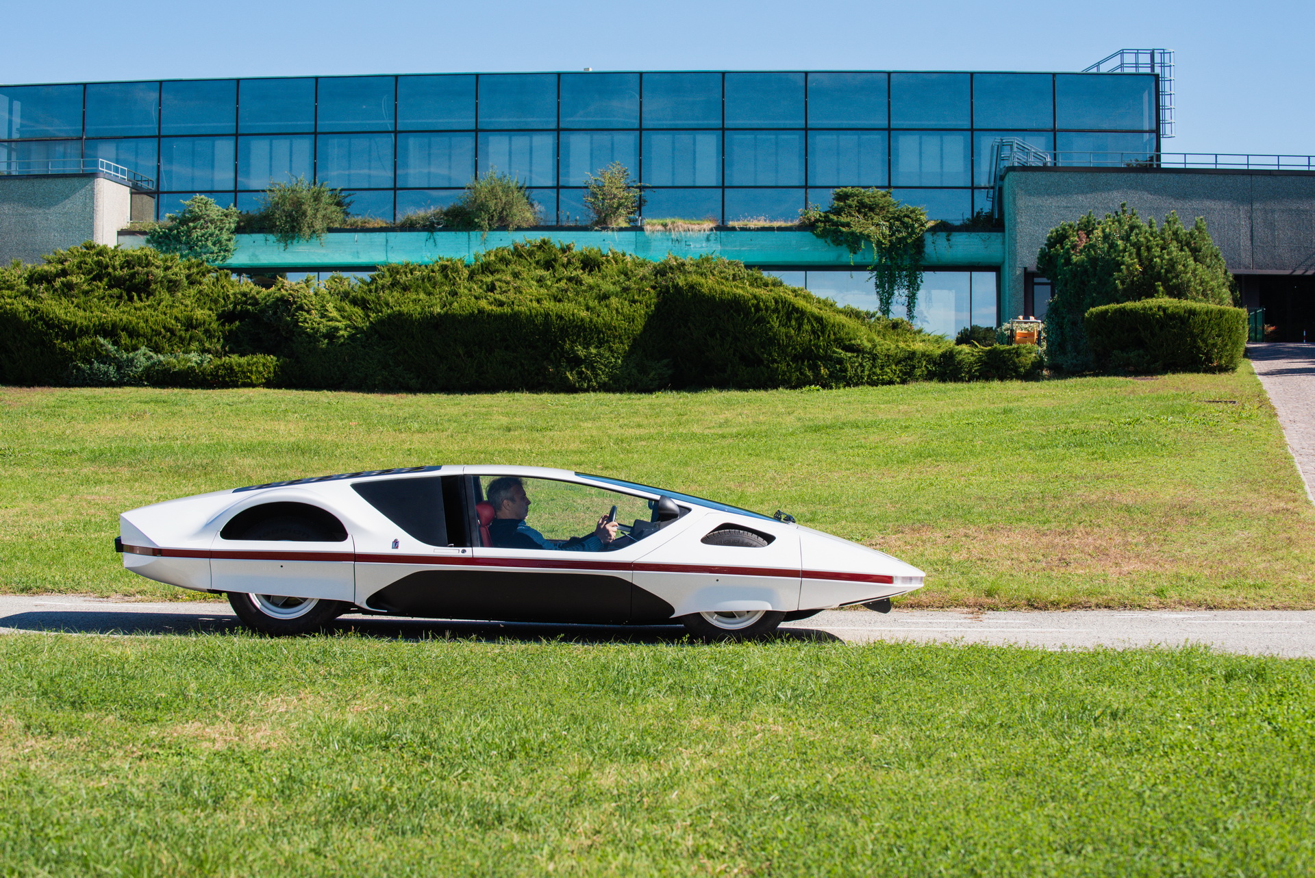 Innovative 1970 Pininfarina Modulo Concept Celebrated In Official Stamp