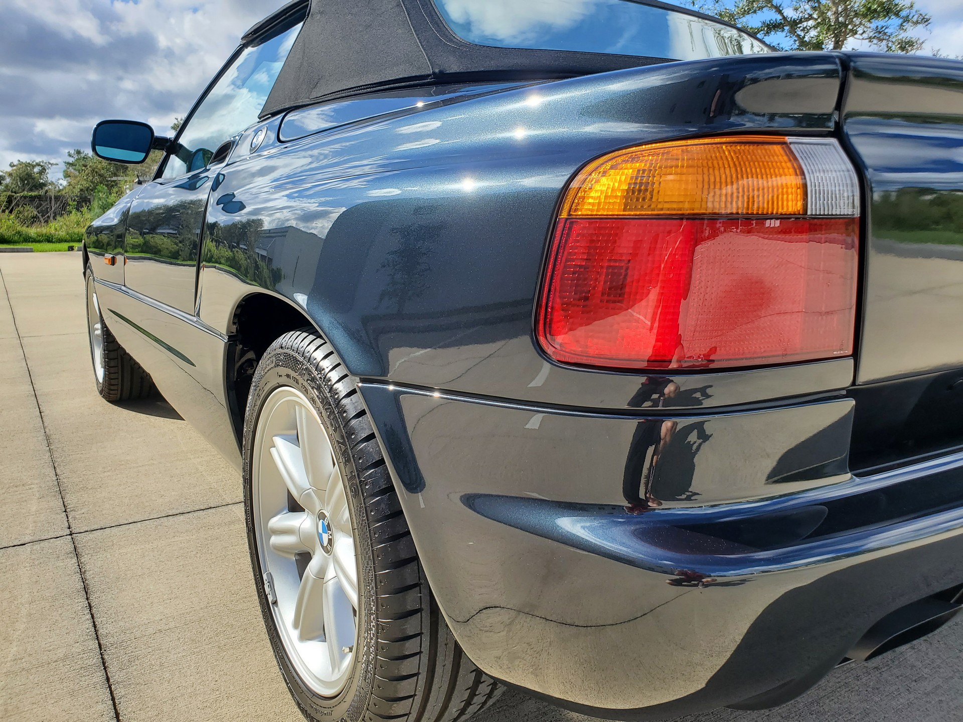 This 2,377 Mile BMW Z1 Looks Brand New And Is Up For Auction