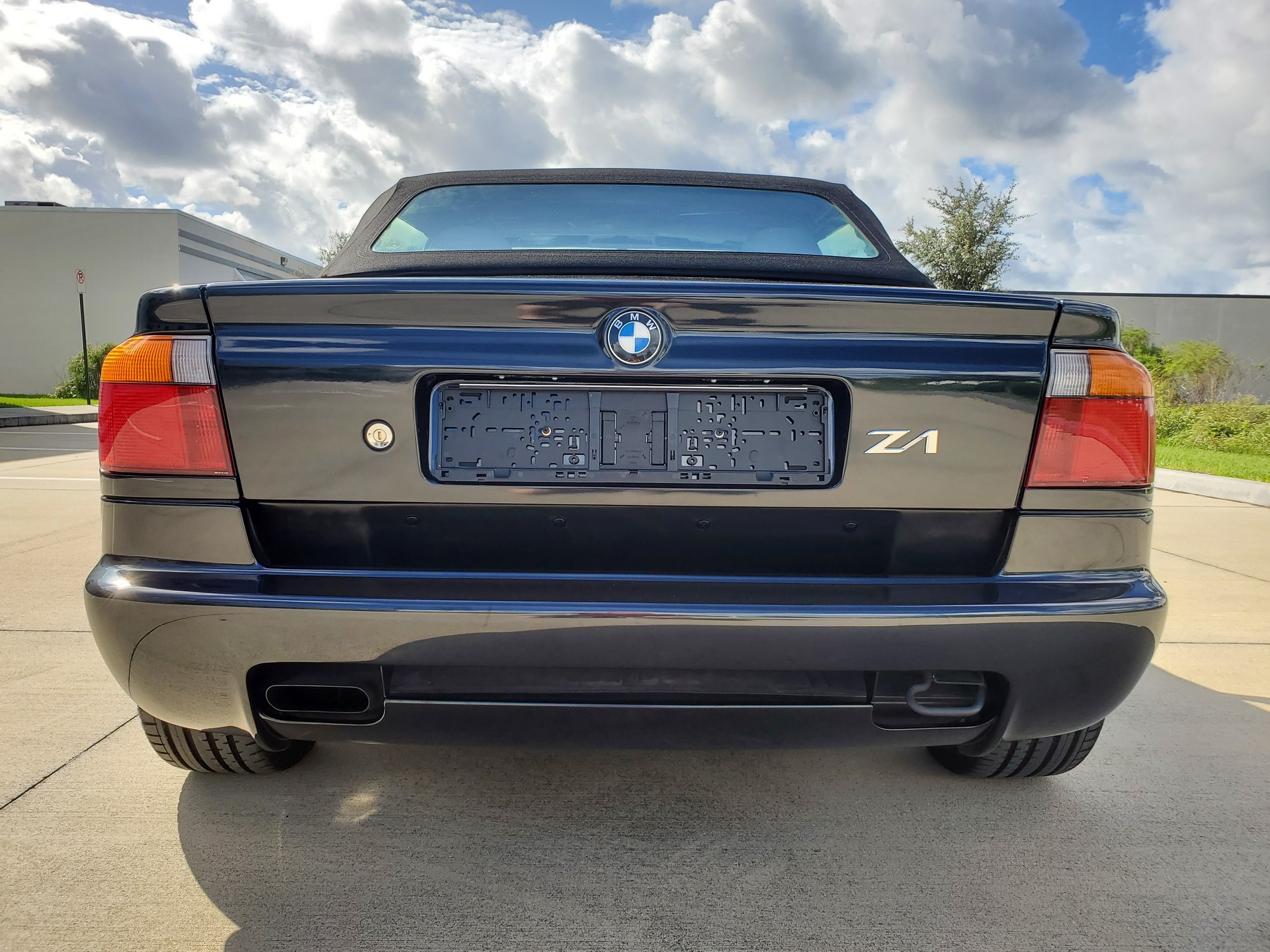 This 2,377 Mile BMW Z1 Looks Brand New And Is Up For Auction