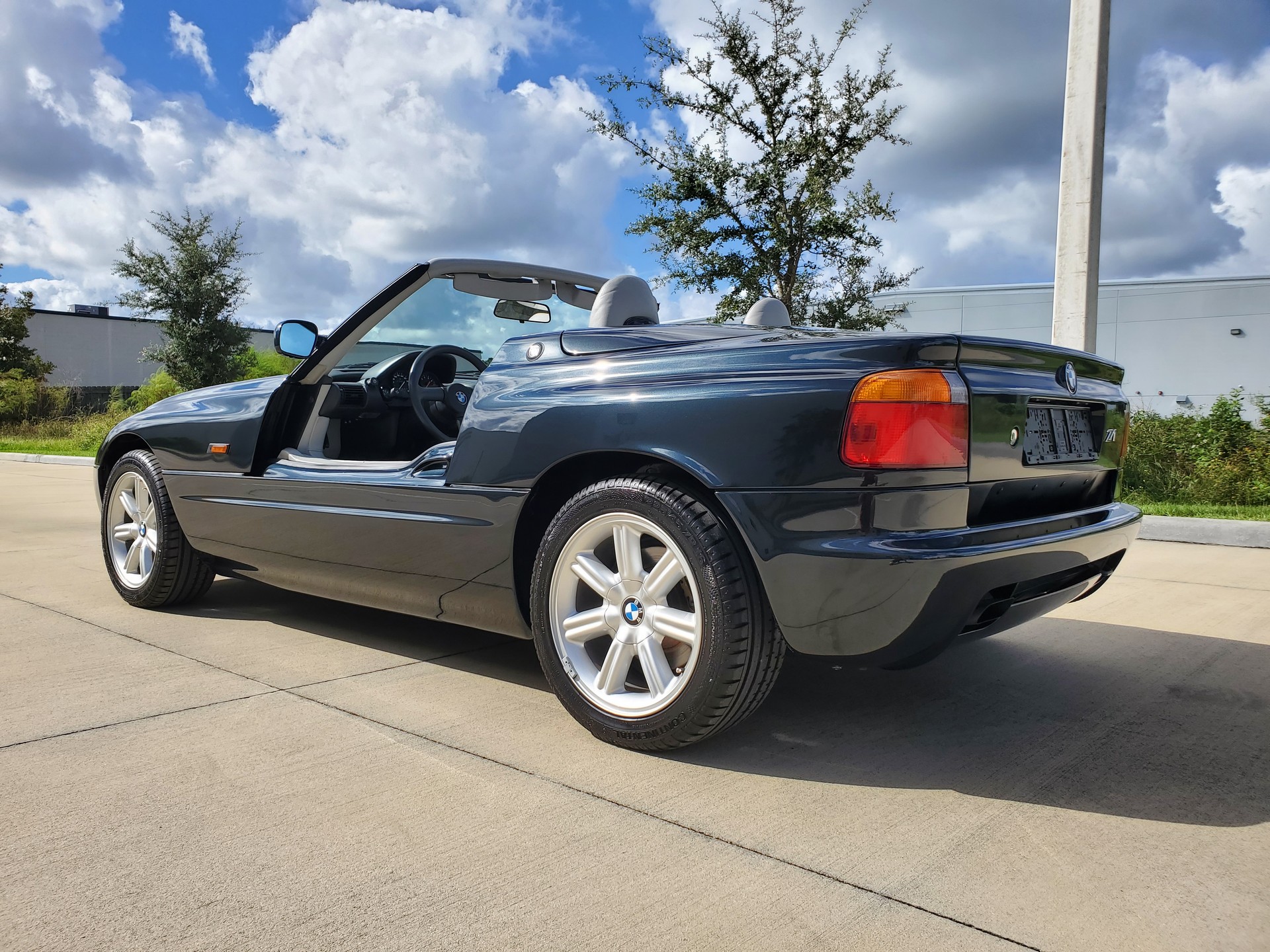 This 2,377 Mile BMW Z1 Looks Brand New And Is Up For Auction