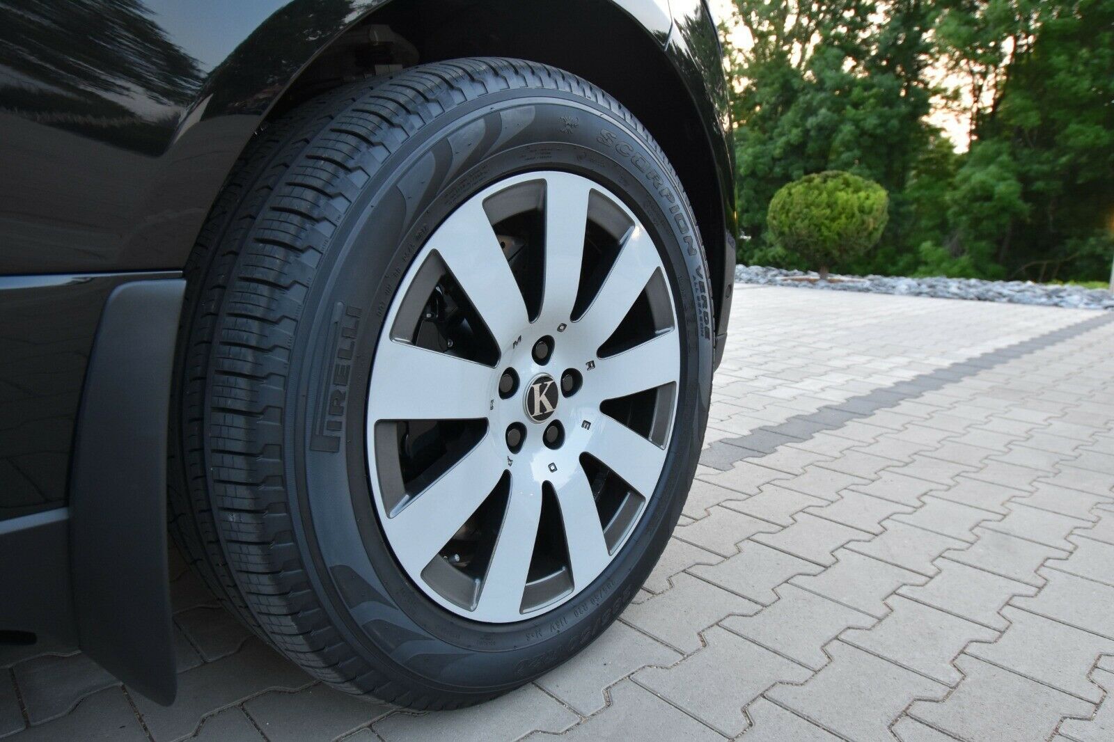 An Armored 2020 Range Rover SVAutobiography Limo Is One Way To Blow $1.3 Million