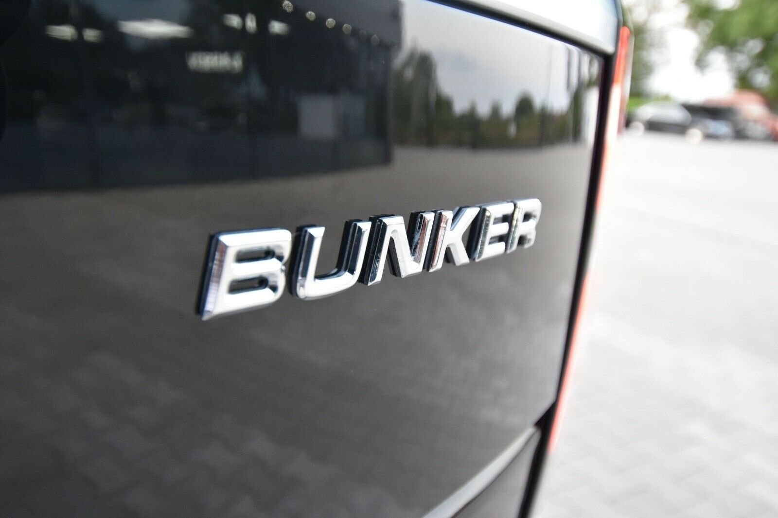 An Armored 2020 Range Rover SVAutobiography Limo Is One Way To Blow $1.3 Million