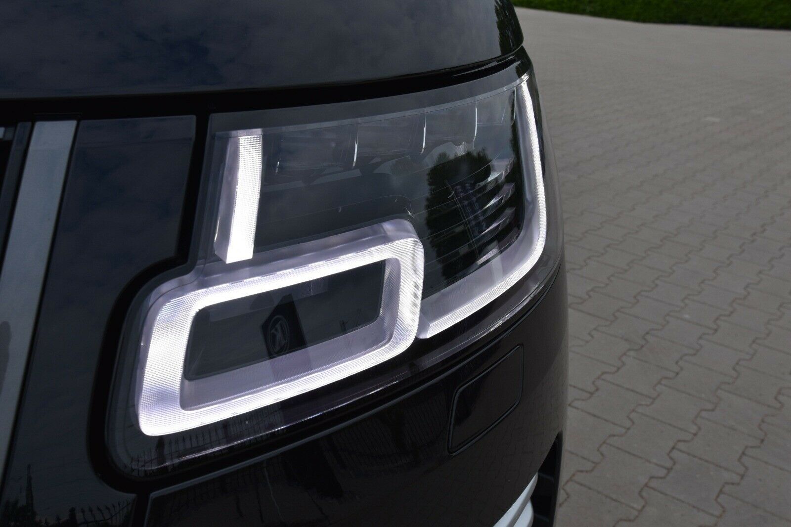 An Armored 2020 Range Rover SVAutobiography Limo Is One Way To Blow $1.3 Million