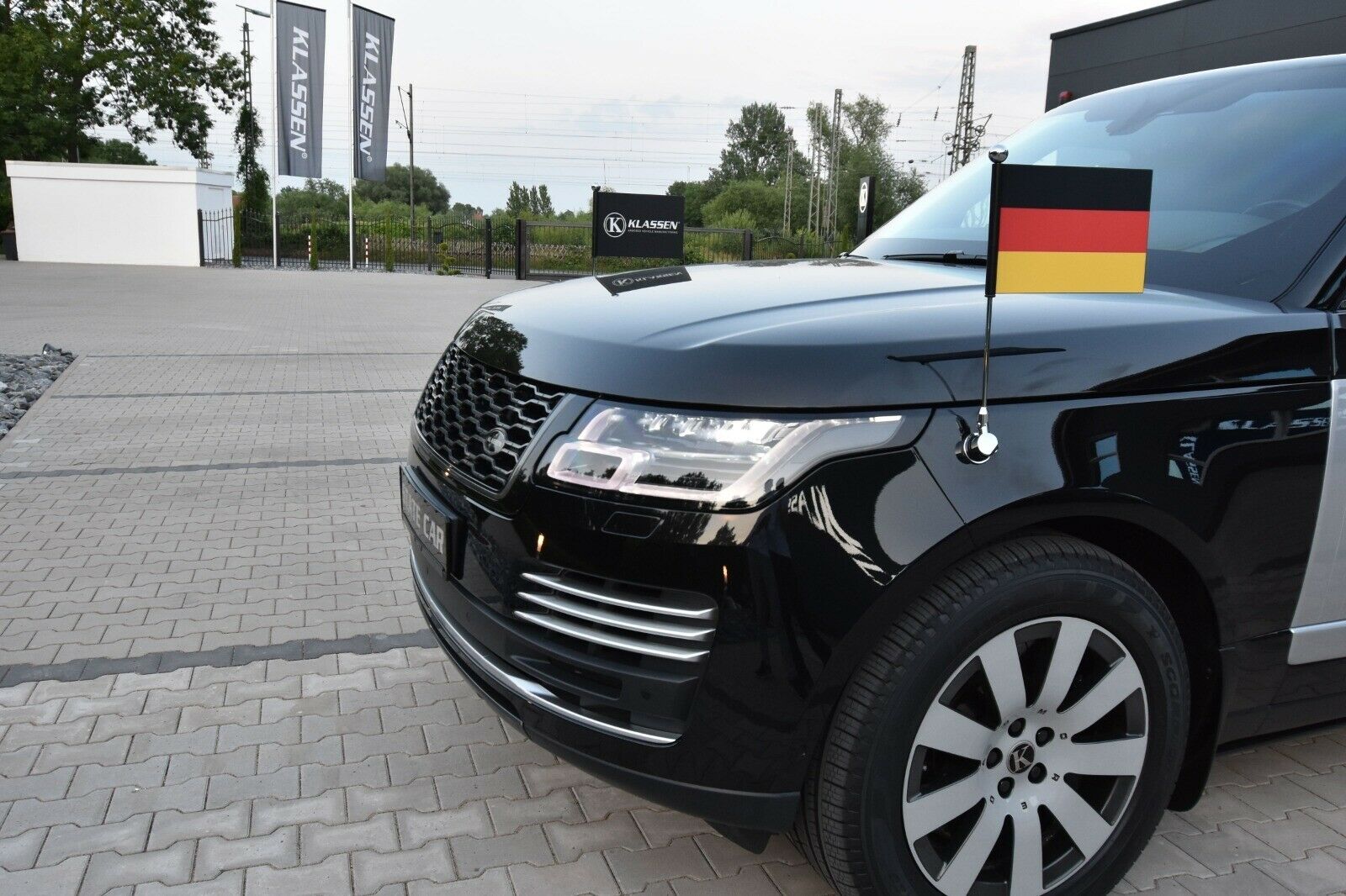 An Armored 2020 Range Rover SVAutobiography Limo Is One Way To Blow $1.3 Million