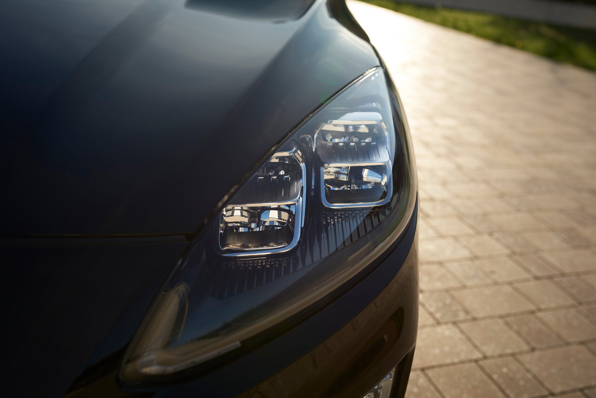 Ford Europe Launches Kuga Hybrid With 187 HP And Up To 620 Miles Of Driving Range