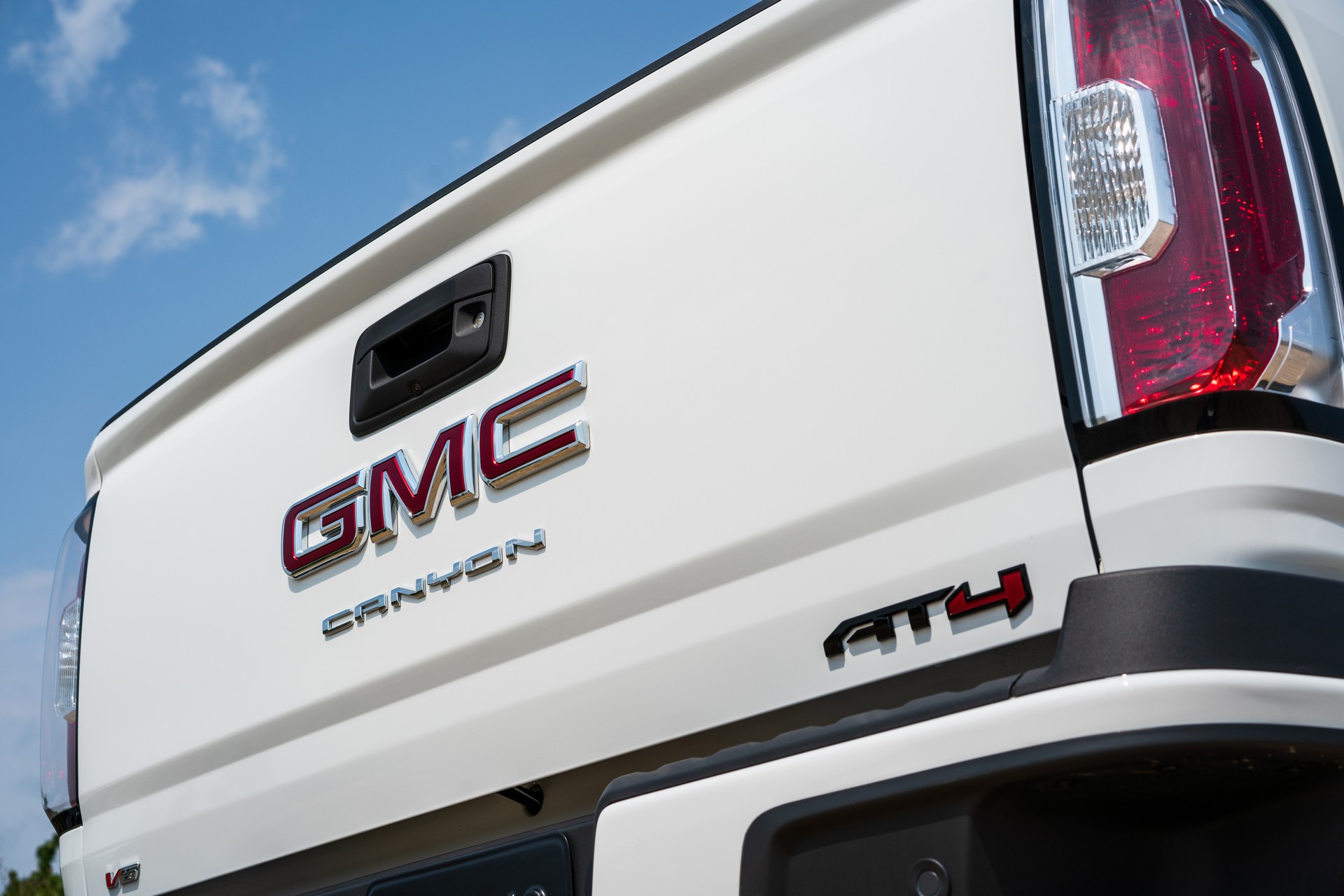 2021 GMC Canyon AT4 Off-Road Performance Edition Debuts With Extra Protection And Improved Capability