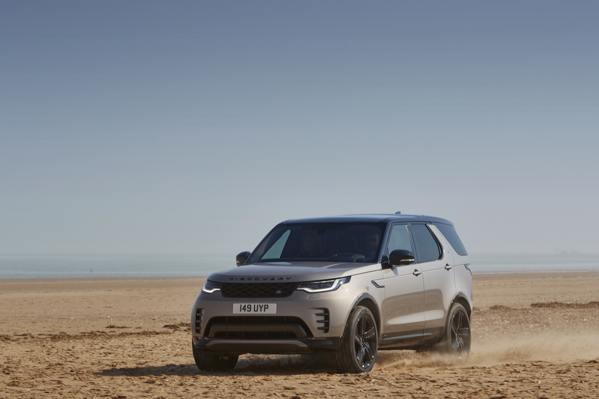 Europe’s 2021 Land Rover Discovery Adopts Mild Hybrid Six-Cylinder Engines, Modern Cabin Tech