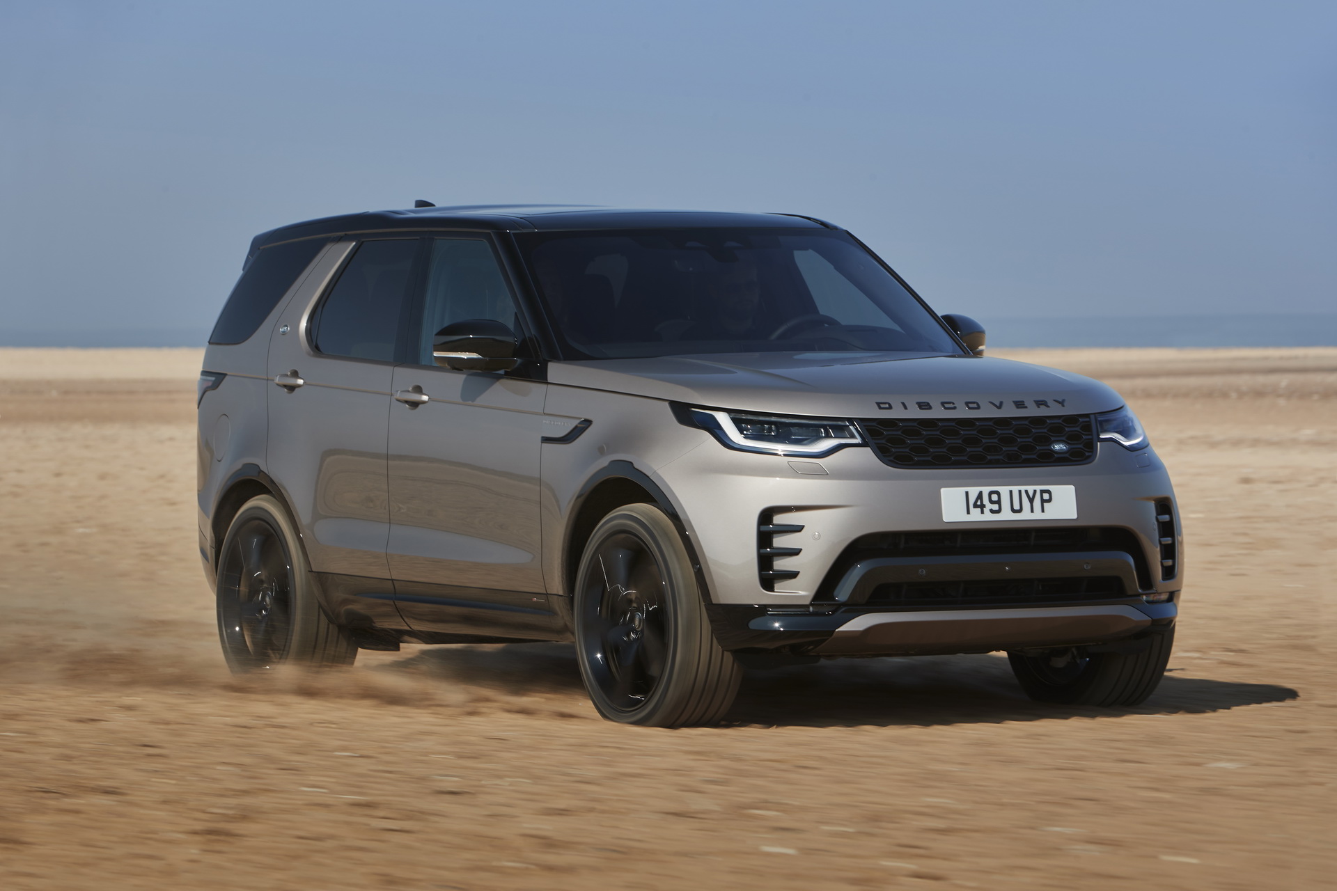 Europe’s 2021 Land Rover Discovery Adopts Mild Hybrid Six-Cylinder Engines, Modern Cabin Tech