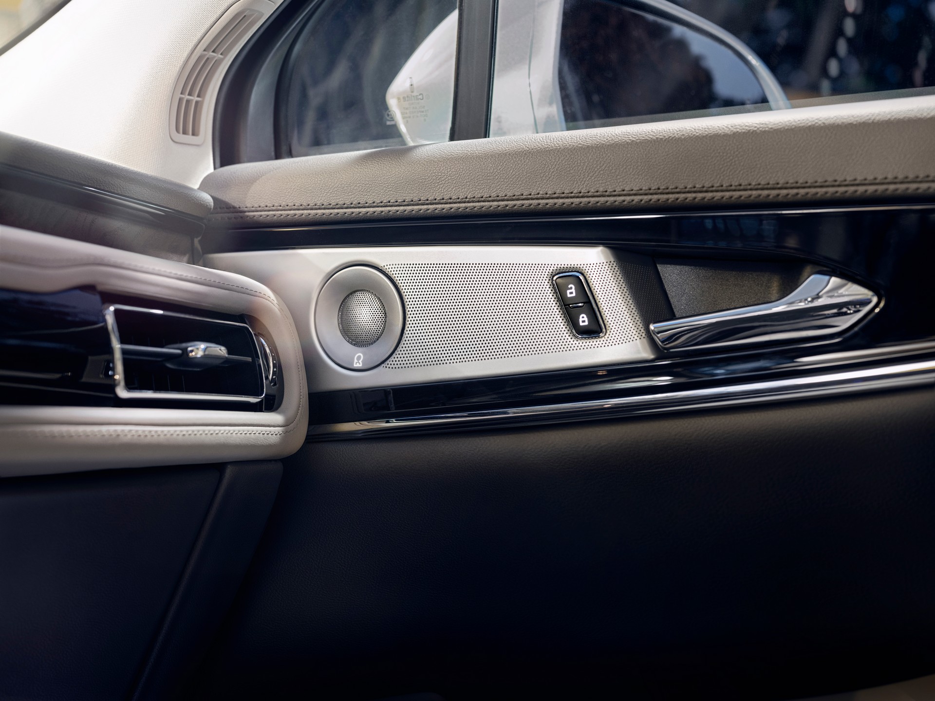 2021 Lincoln Nautilus Debuts With Luxurious Aviator-Inspired Interior