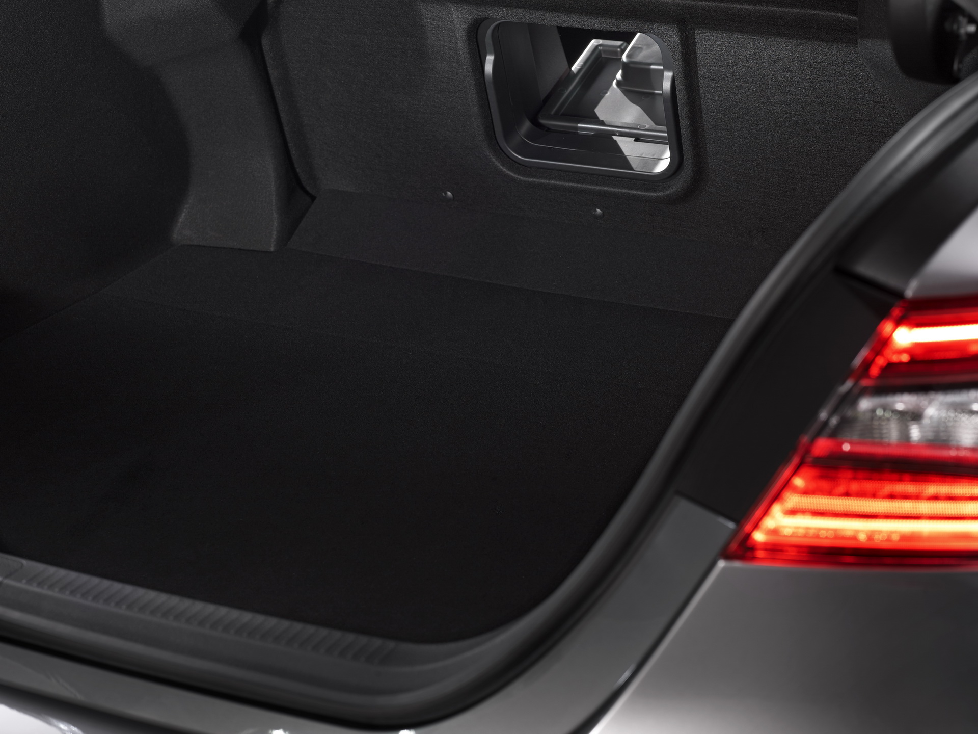 Europe’s 2021 Toyota Camry Hybrid Receives Restyled Front End And New Infotainment