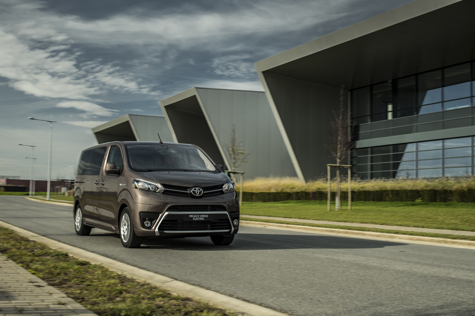 2021 Toyota Proace Verso Joins The Electric Crowd With 330Km/205Mi Range