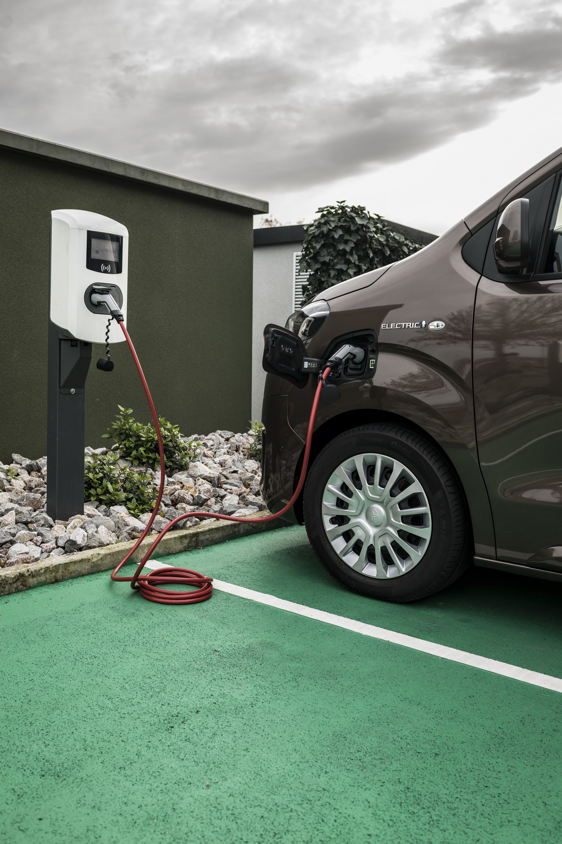 2021 Toyota Proace Verso Joins The Electric Crowd With 330Km/205Mi Range