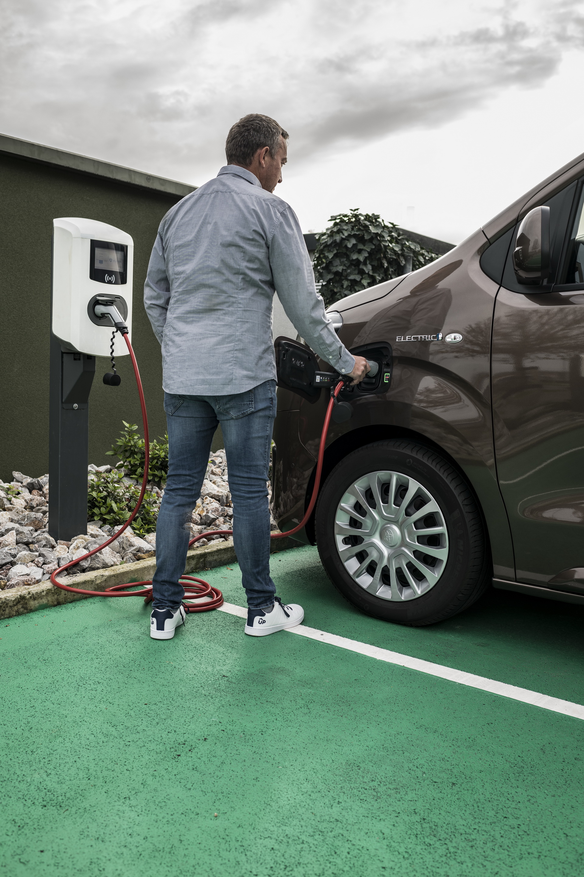 2021 Toyota Proace Verso Joins The Electric Crowd With 330Km/205Mi Range