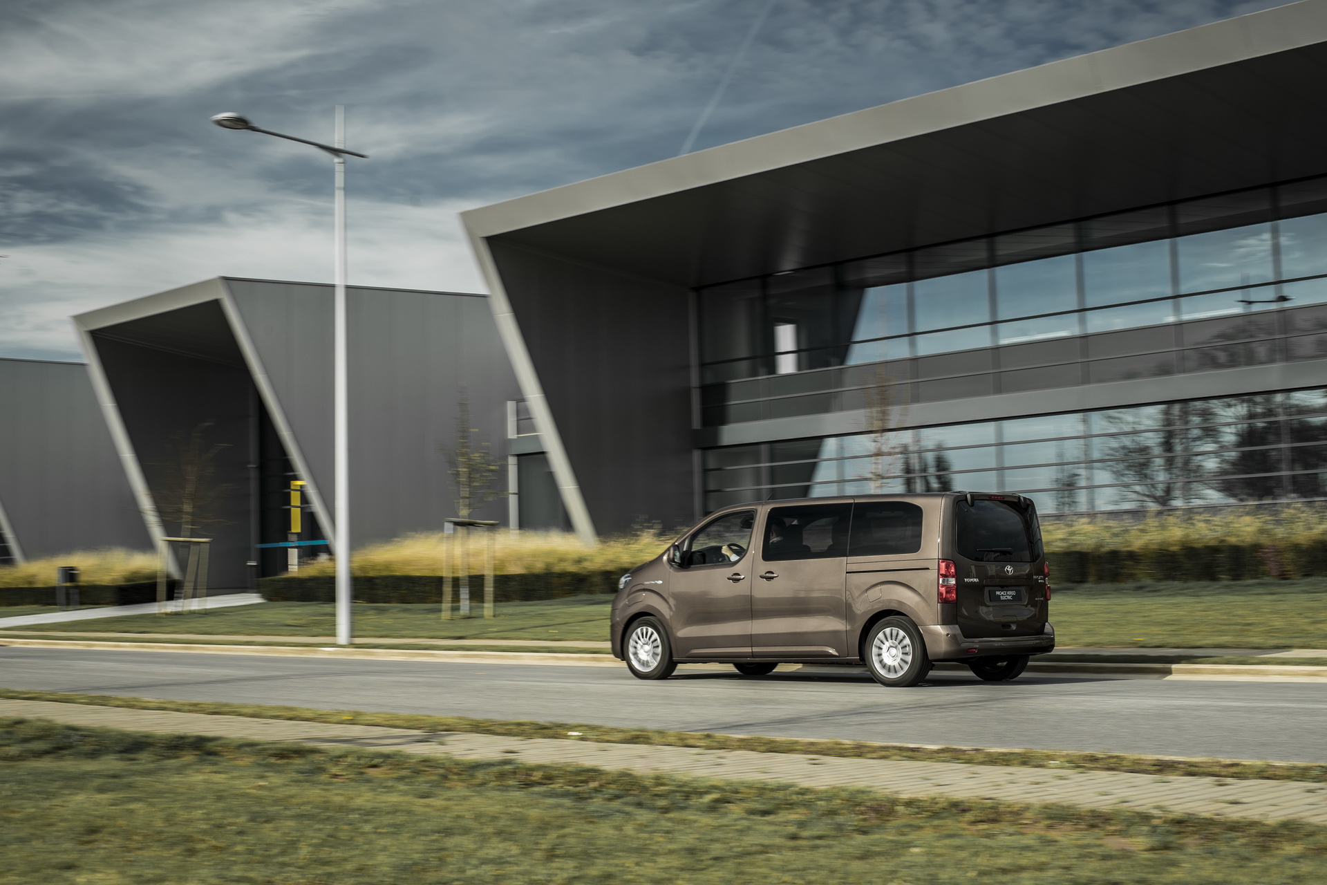 2021 Toyota Proace Verso Joins The Electric Crowd With 330Km/205Mi Range