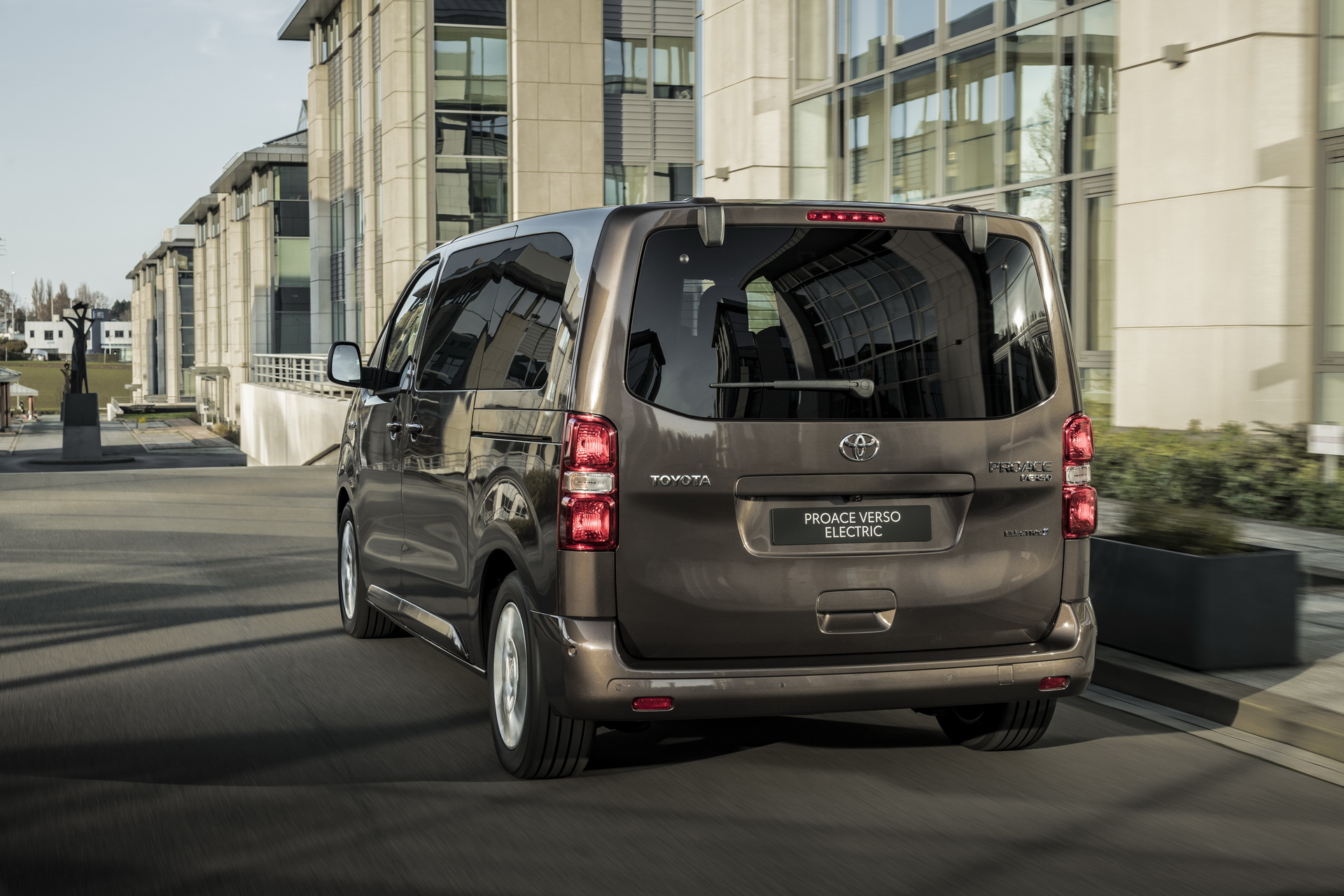 2021 Toyota Proace Verso Joins The Electric Crowd With 330Km/205Mi Range