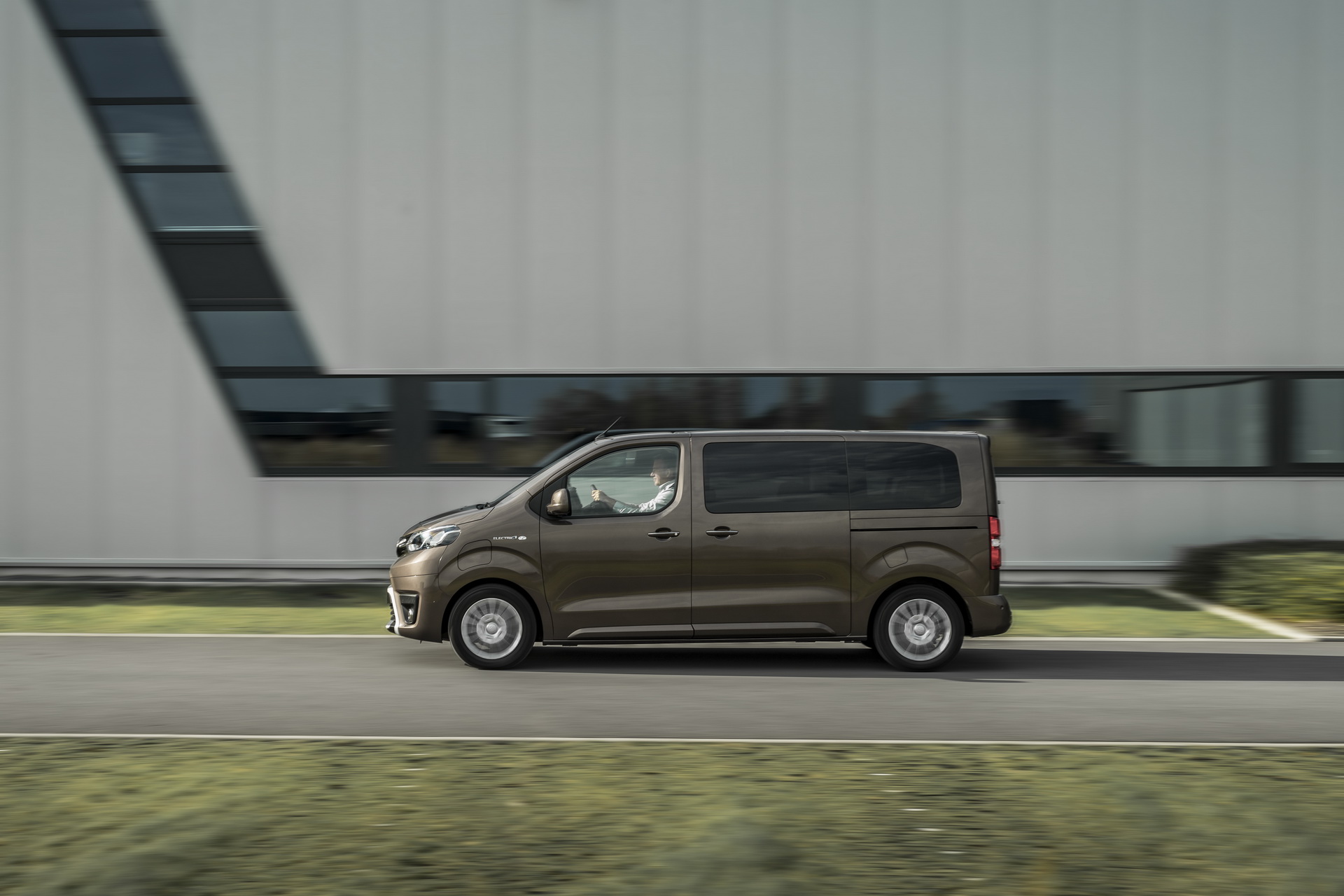 2021 Toyota Proace Verso Joins The Electric Crowd With 330Km/205Mi Range