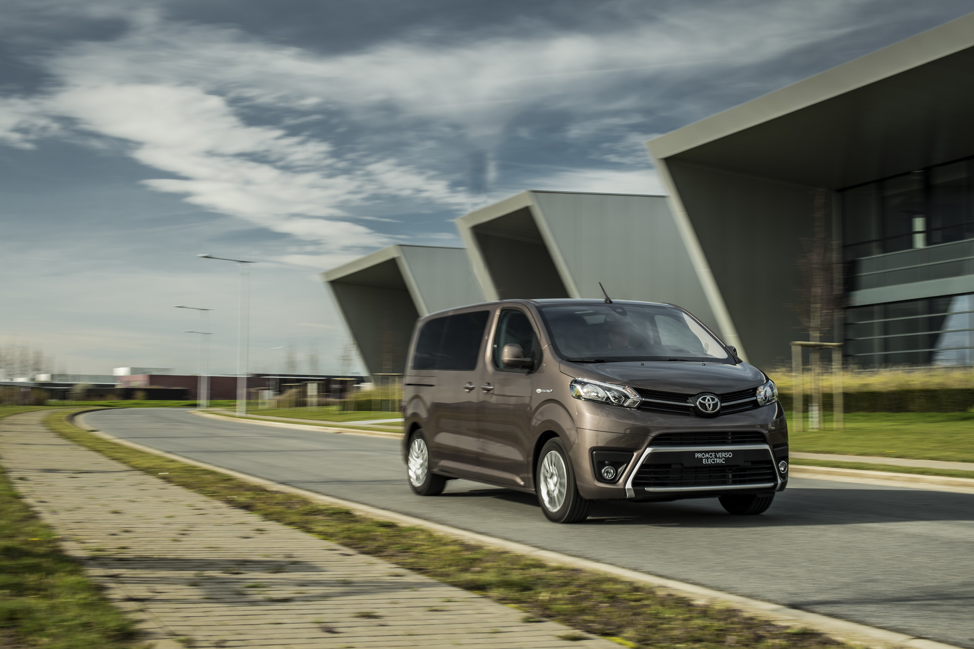 2021 Toyota Proace Verso Joins The Electric Crowd With 330Km/205Mi Range