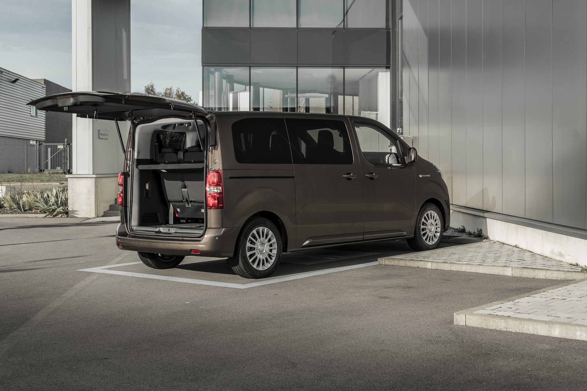 2021 Toyota Proace Verso Joins The Electric Crowd With 330Km/205Mi Range
