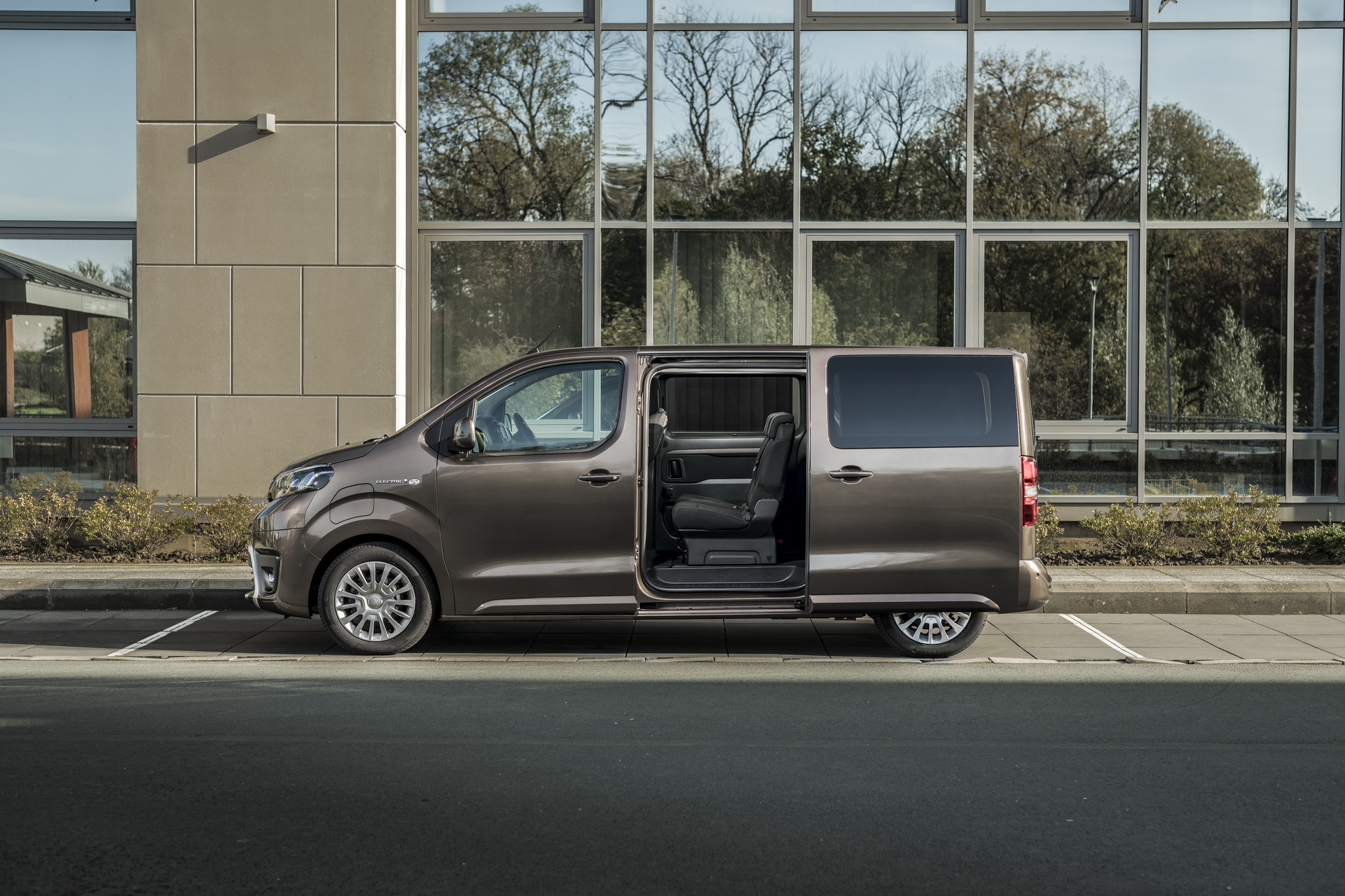 2021 Toyota Proace Verso Joins The Electric Crowd With 330Km/205Mi Range