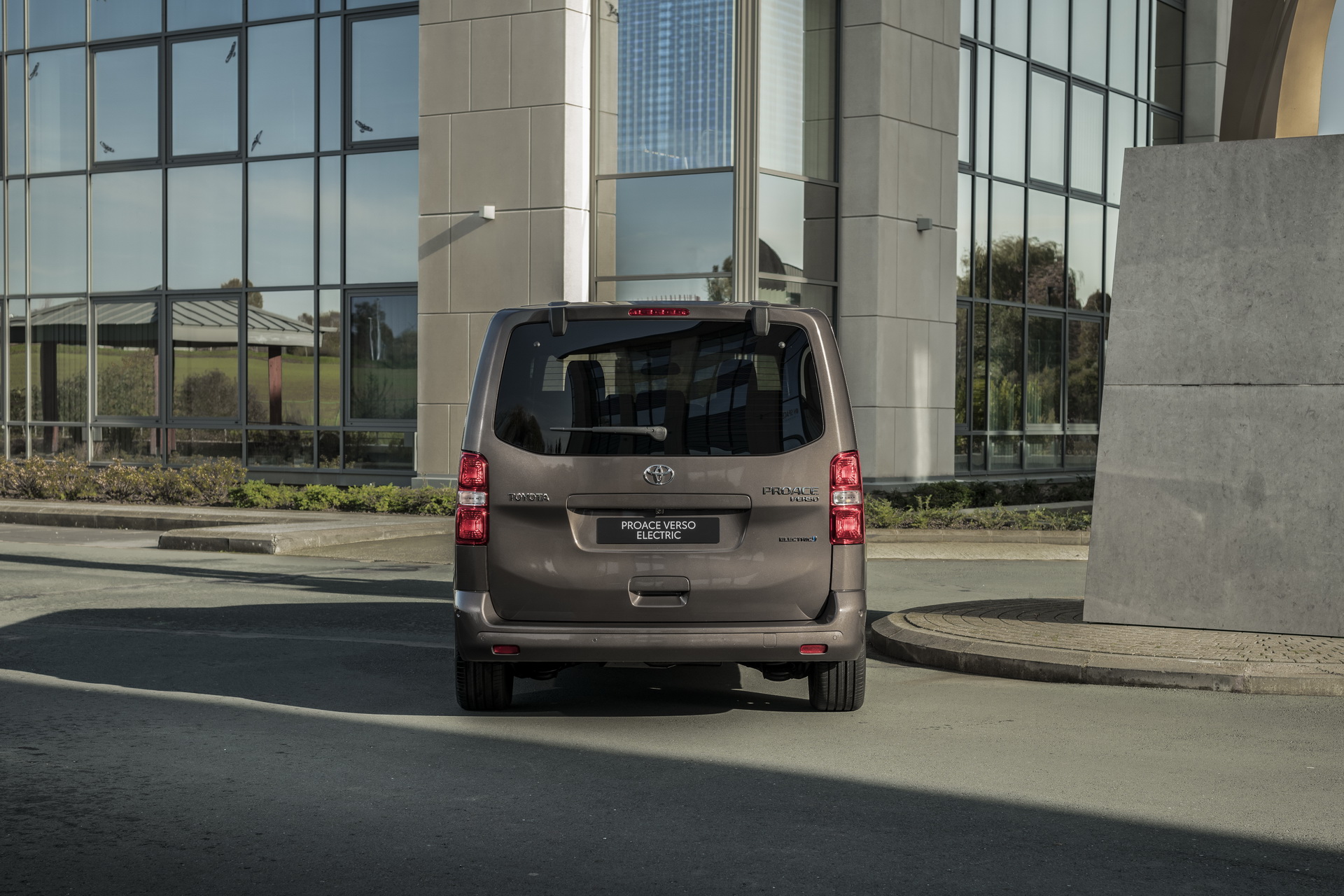 2021 Toyota Proace Verso Joins The Electric Crowd With 330Km/205Mi Range