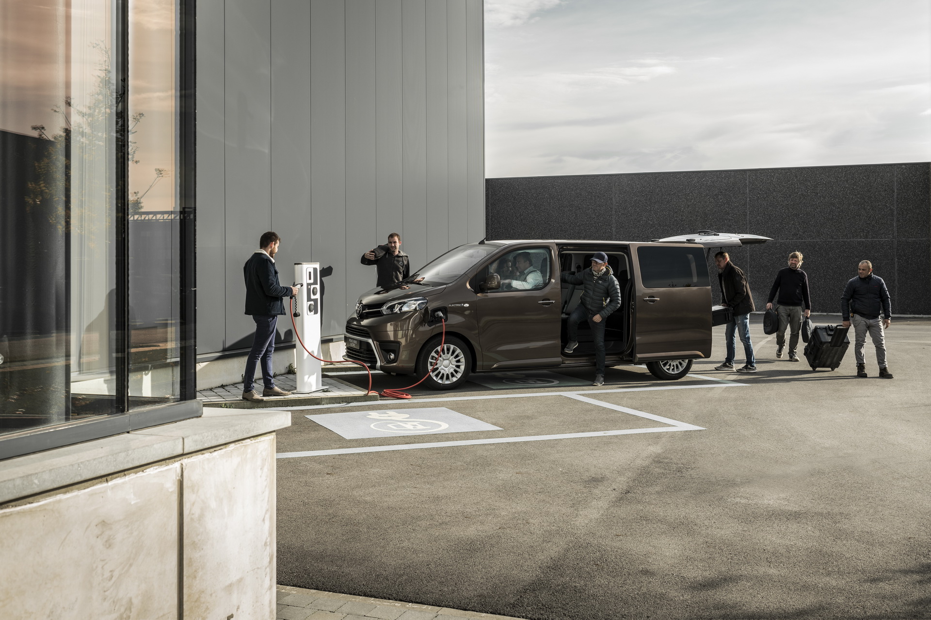 2021 Toyota Proace Verso Joins The Electric Crowd With 330Km/205Mi Range
