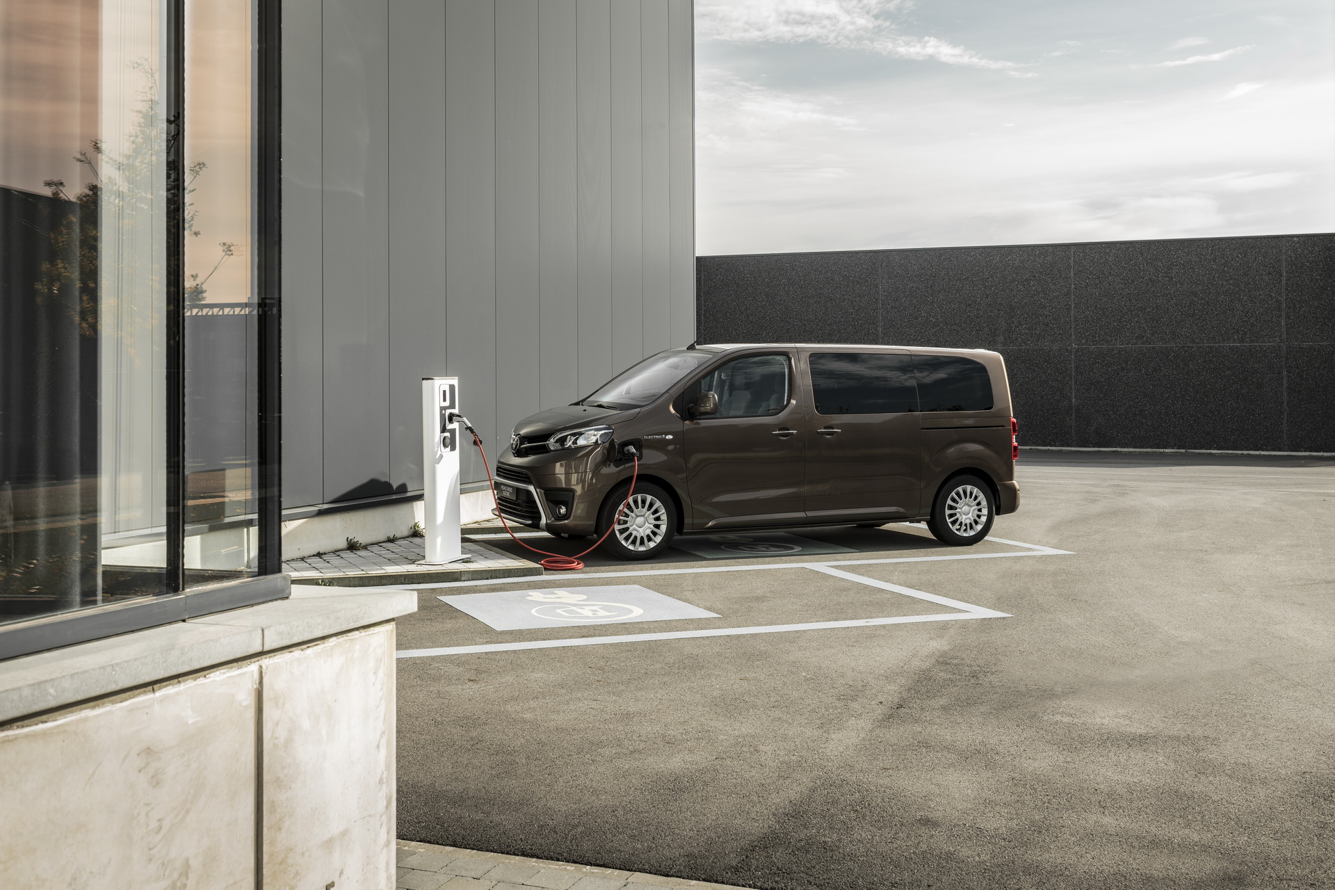 2021 Toyota Proace Verso Joins The Electric Crowd With 330Km/205Mi Range