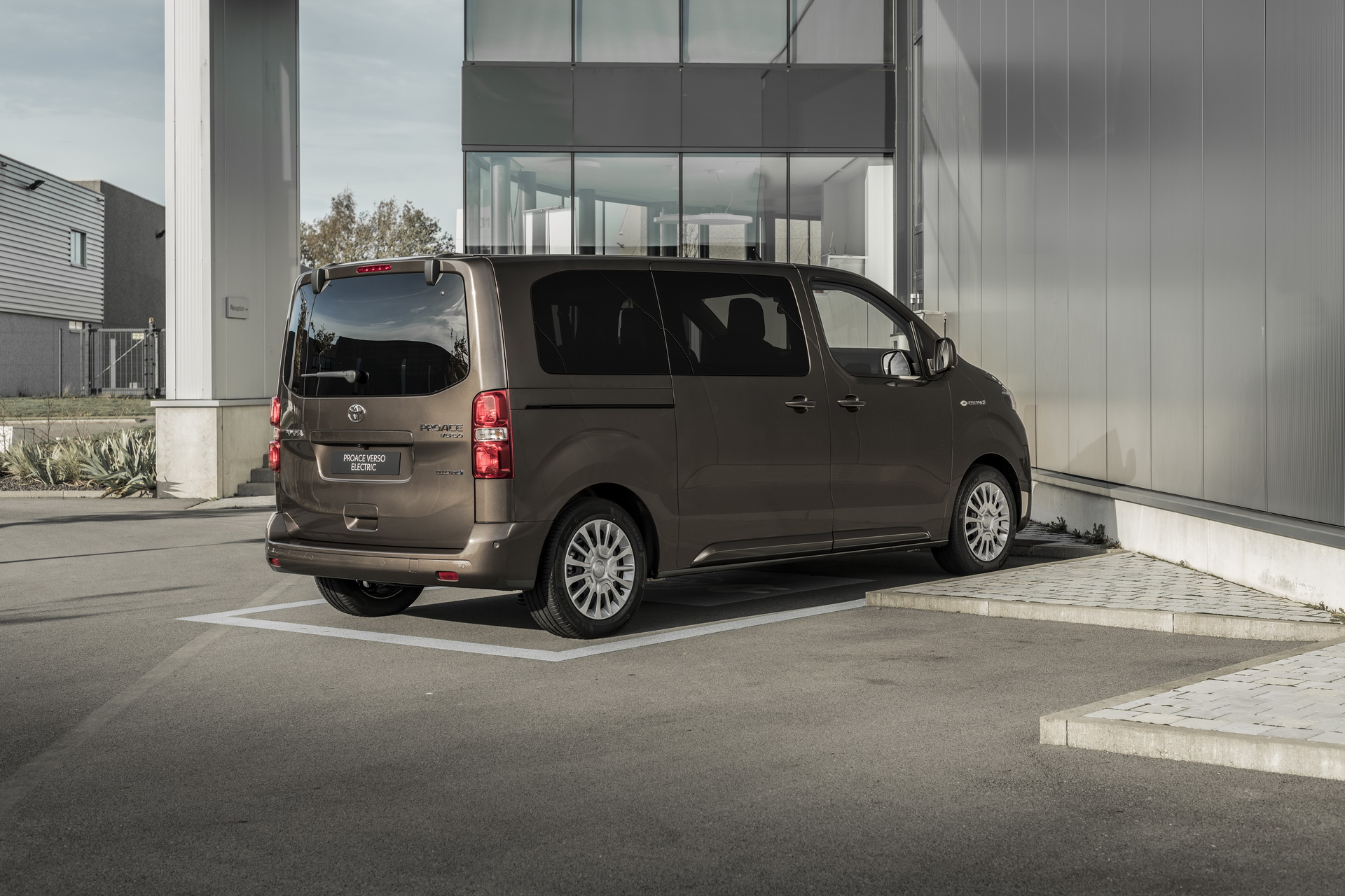 2021 Toyota Proace Verso Joins The Electric Crowd With 330Km/205Mi Range