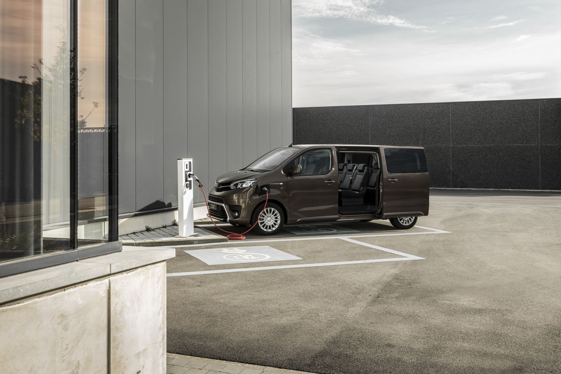 2021 Toyota Proace Verso Joins The Electric Crowd With 330Km/205Mi Range
