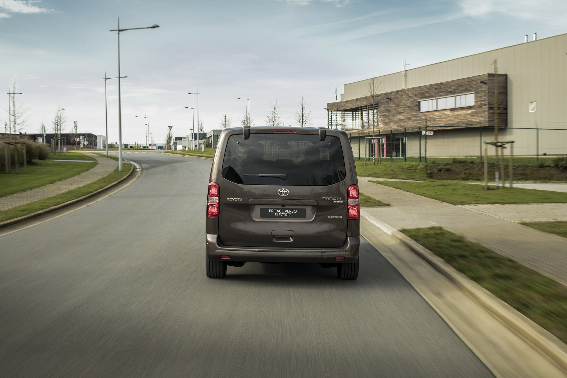 2021 Toyota Proace Verso Joins The Electric Crowd With 330Km/205Mi Range
