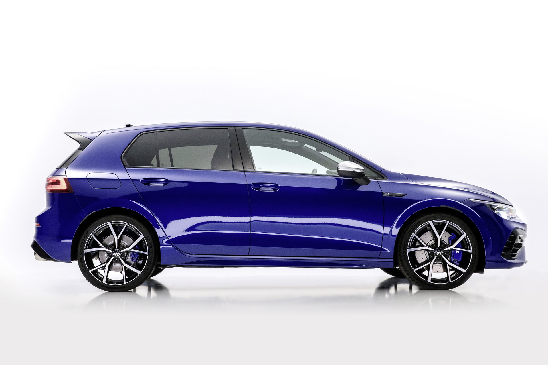 2022 VW Golf R Debuts With 315 HP, Torque Vectoring AWD, A Manual Gearbox And Drift Mode