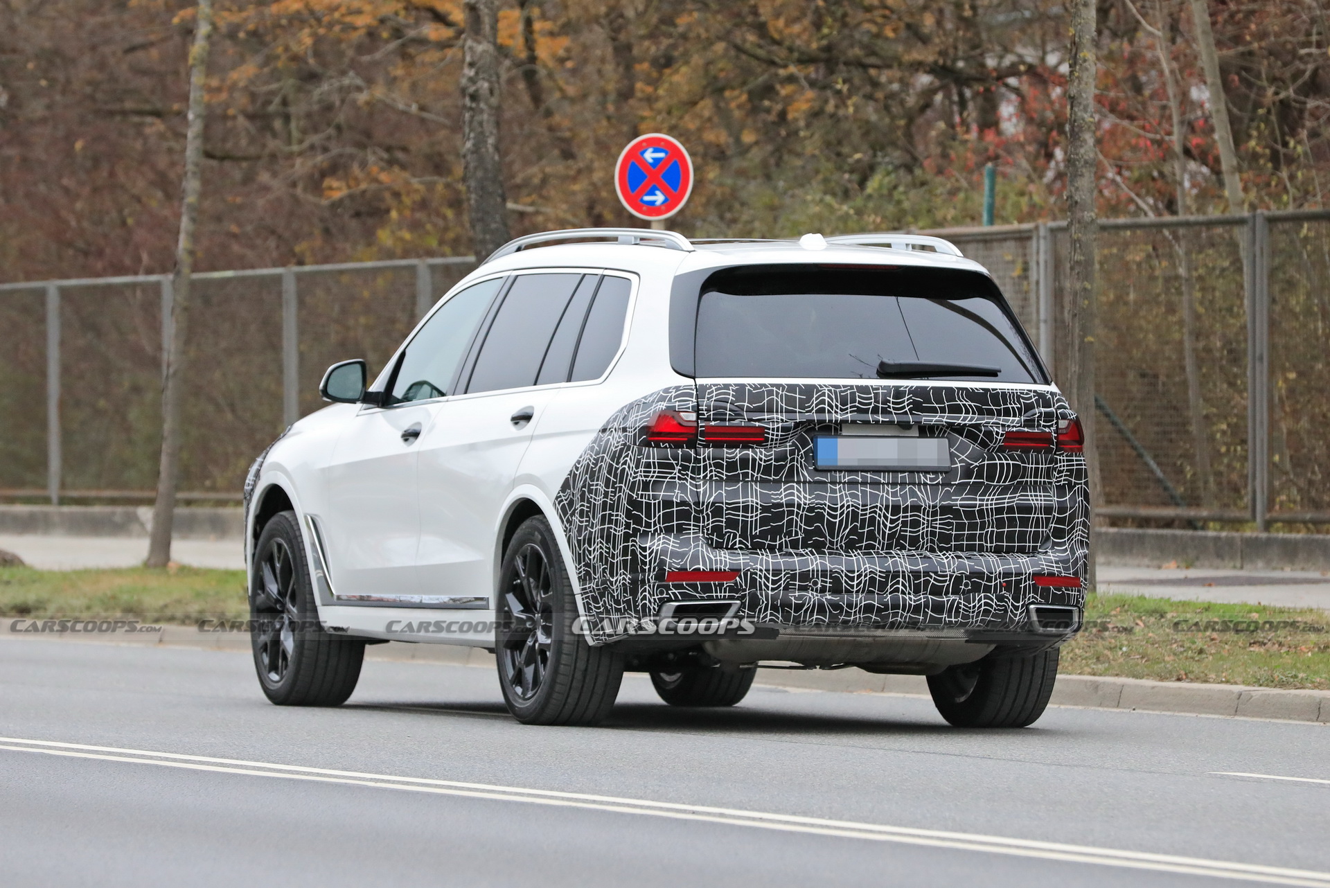 2022 BMW X7 Facelift Prototype Shows Hints Of Brand’s New Controversial Facial Design Direction