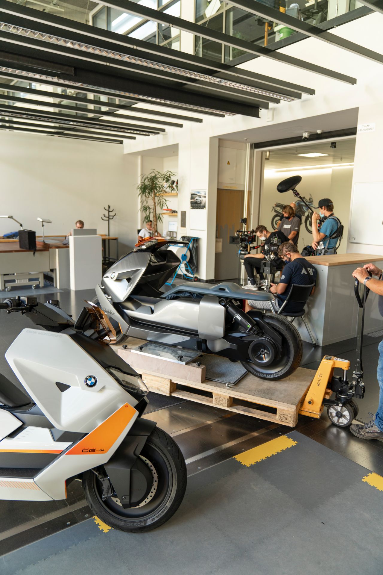 BMW Motorrad Definition CE 04 Is Probably The Coolest Electric Scooter Yet