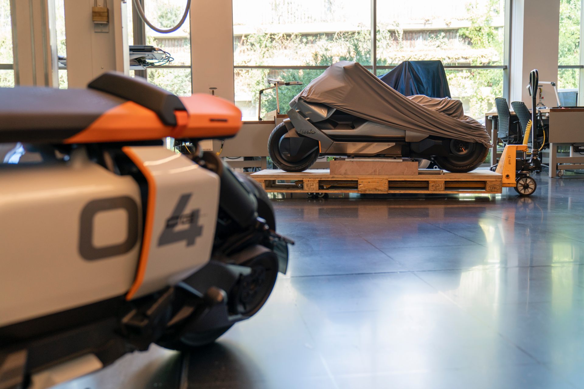 BMW Motorrad Definition CE 04 Is Probably The Coolest Electric Scooter Yet