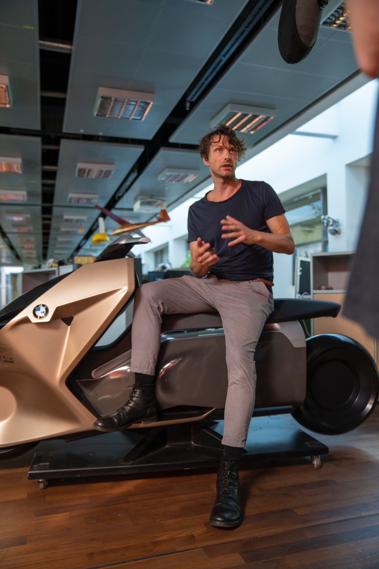 BMW Motorrad Definition CE 04 Is Probably The Coolest Electric Scooter Yet