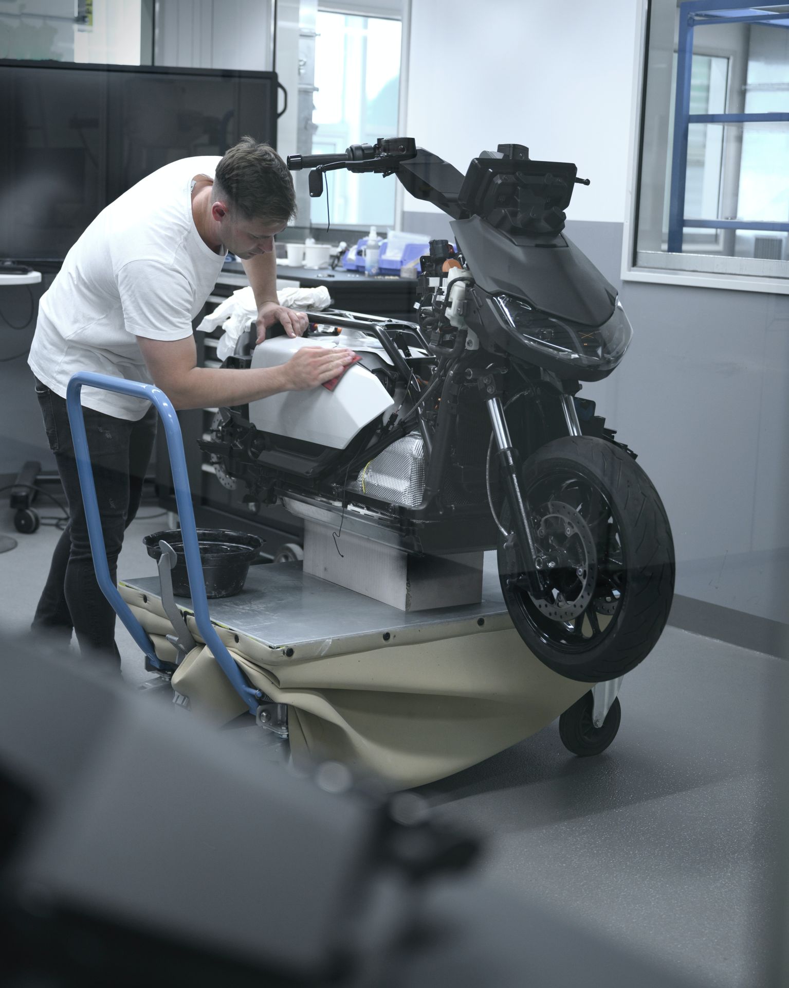 BMW Motorrad Definition CE 04 Is Probably The Coolest Electric Scooter Yet