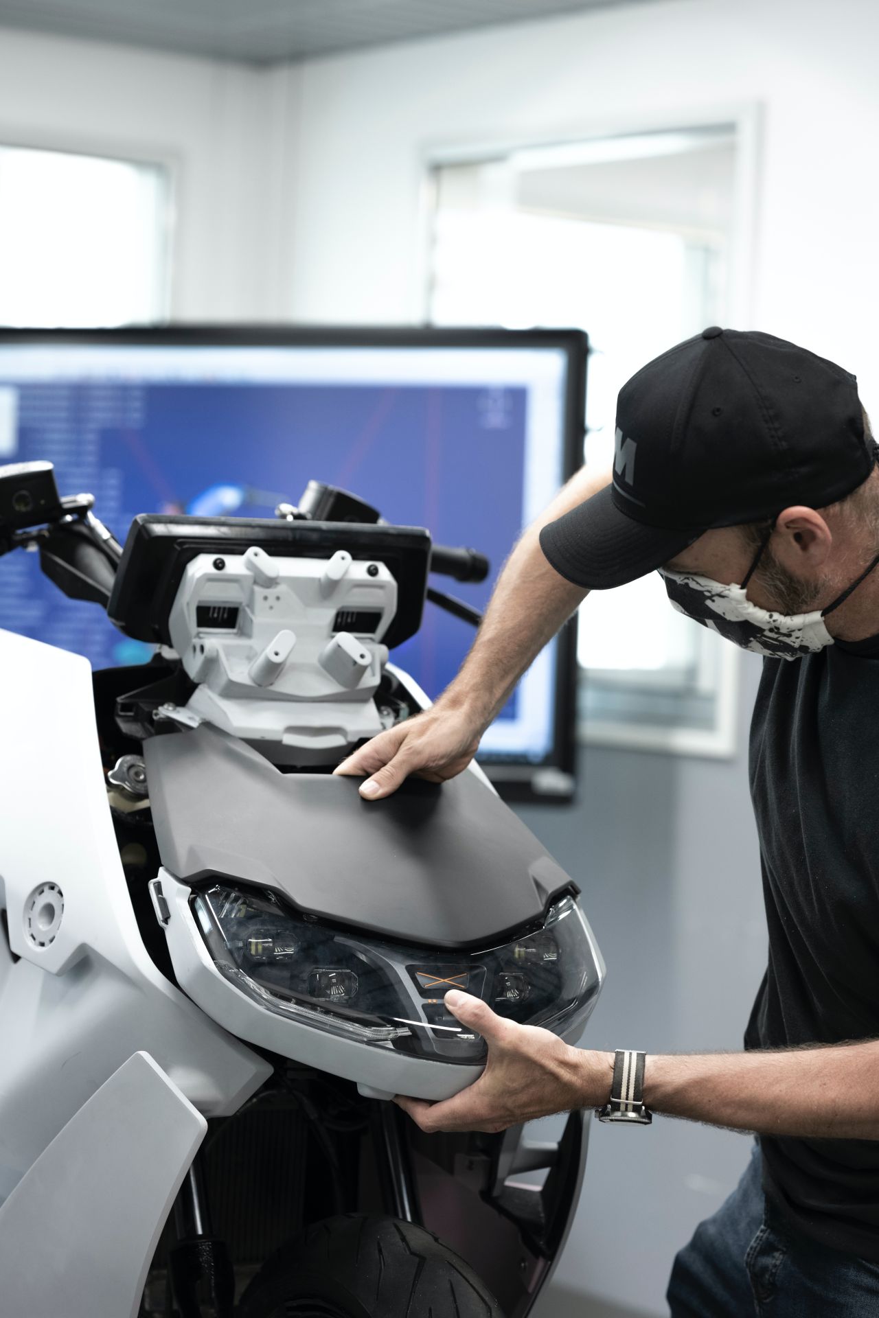 BMW Motorrad Definition CE 04 Is Probably The Coolest Electric Scooter Yet