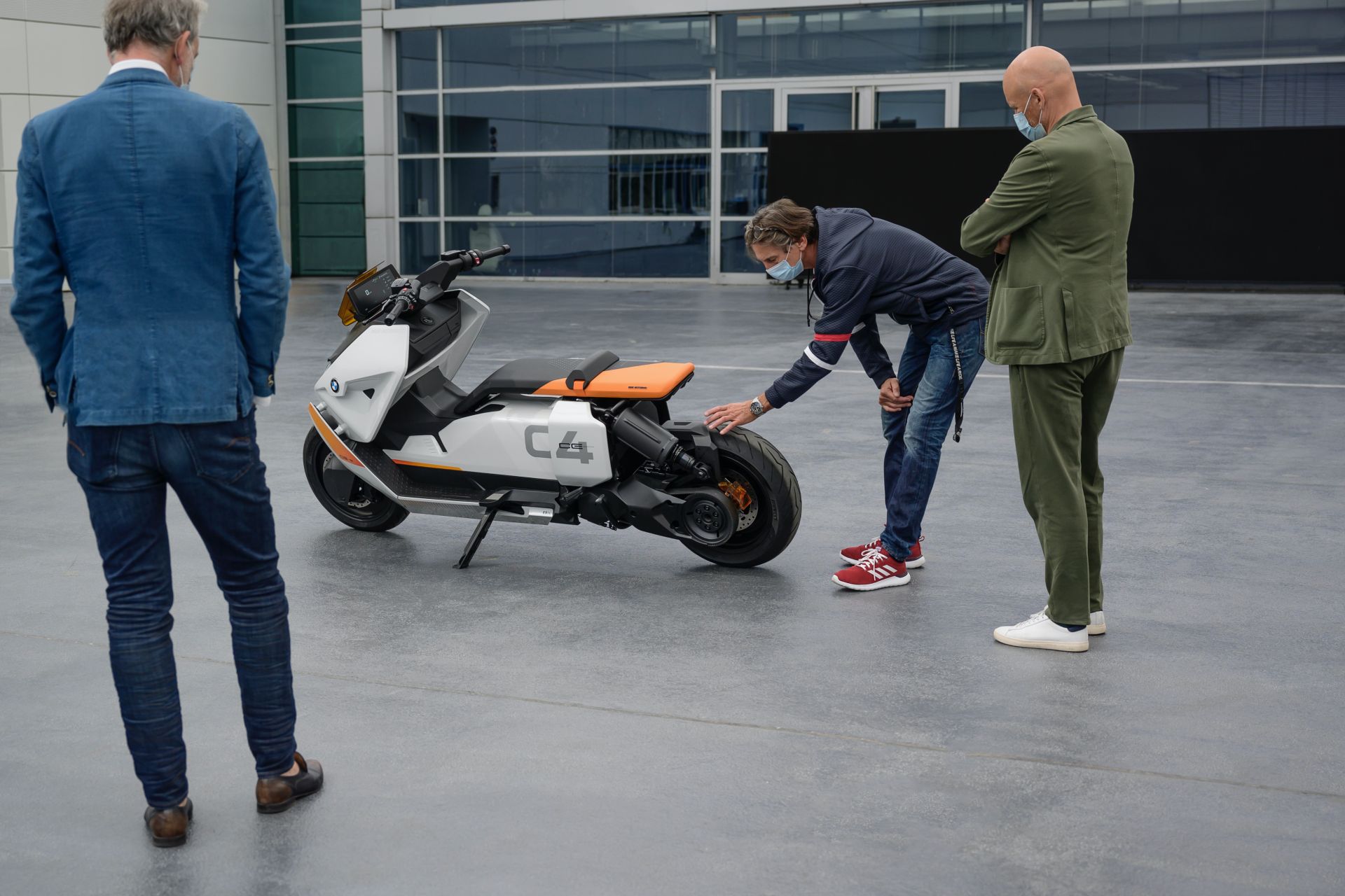 BMW Motorrad Definition CE 04 Is Probably The Coolest Electric Scooter Yet