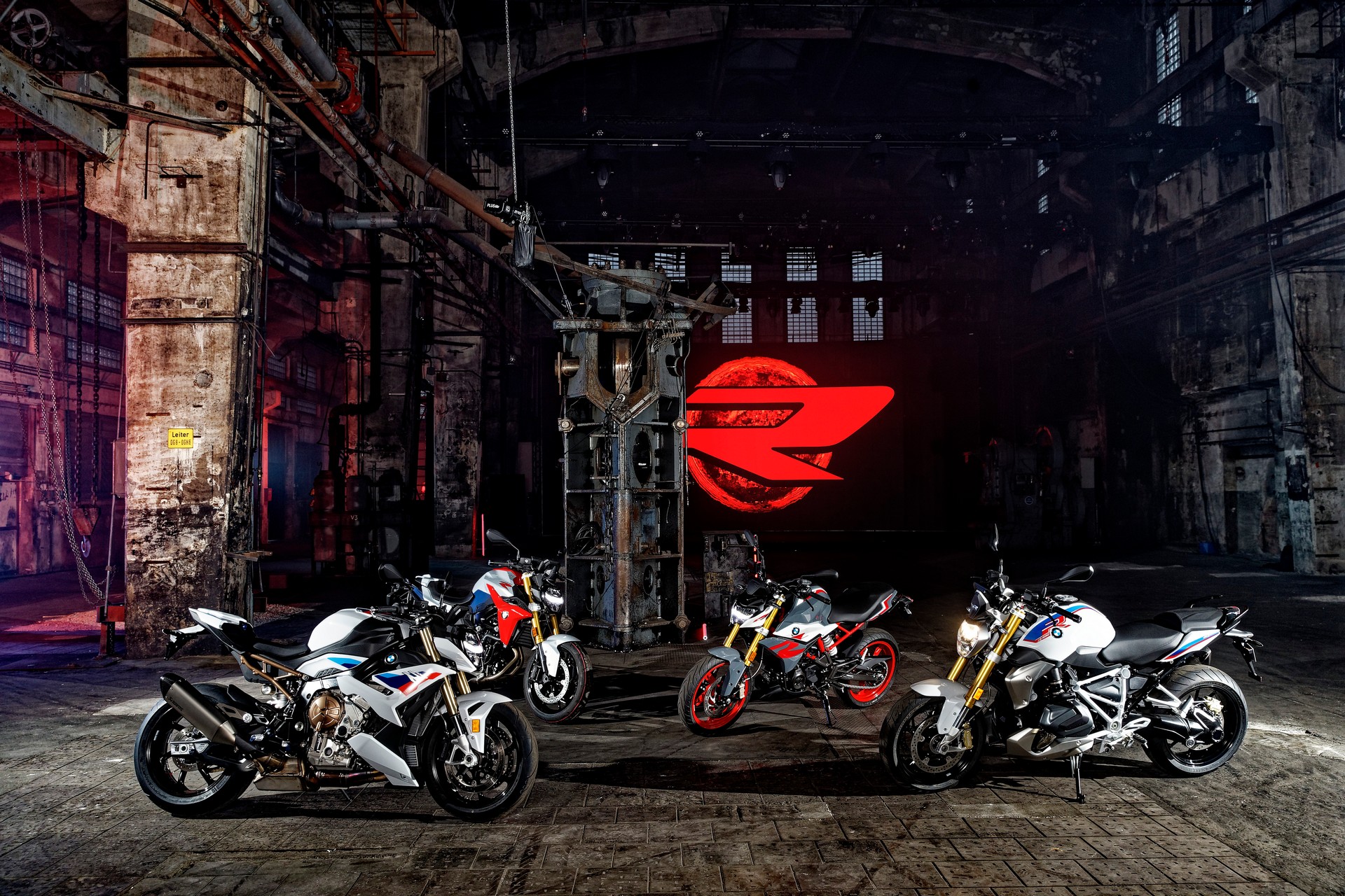 2021 BMW S 1000 R Debuts With New Looks And Modern Tech