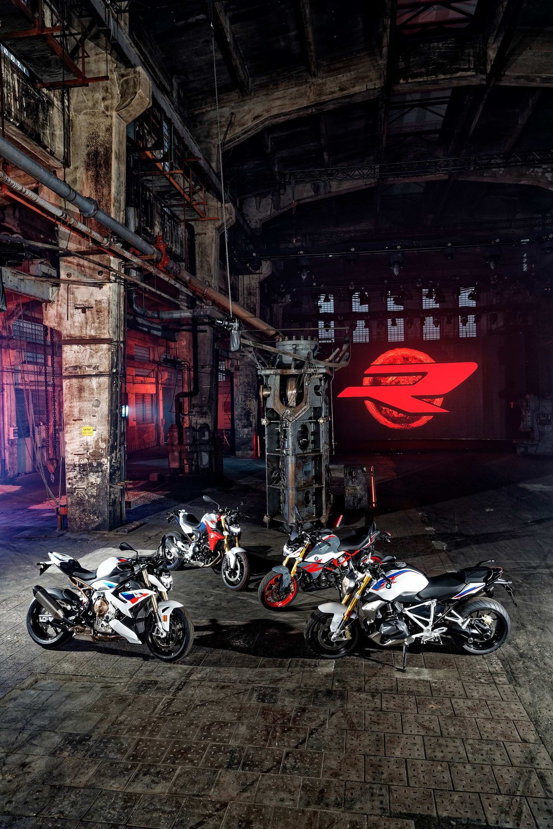 2021 BMW S 1000 R Debuts With New Looks And Modern Tech