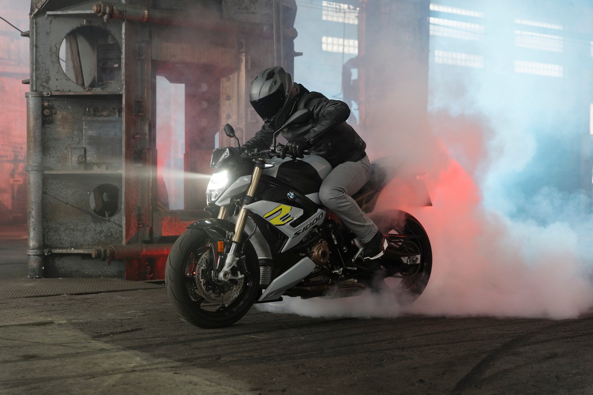 2021 BMW S 1000 R Debuts With New Looks And Modern Tech