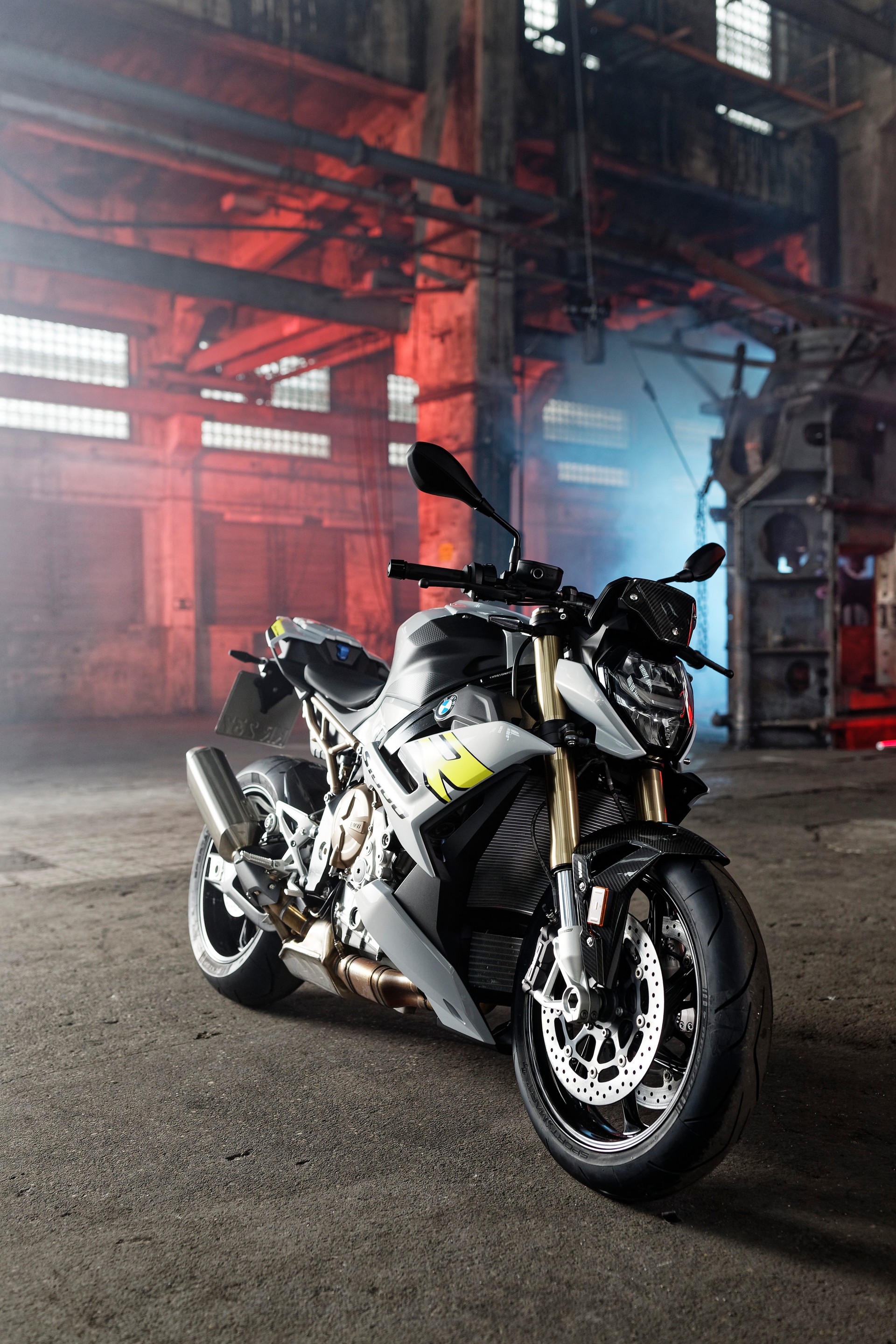 2021 BMW S 1000 R Debuts With New Looks And Modern Tech